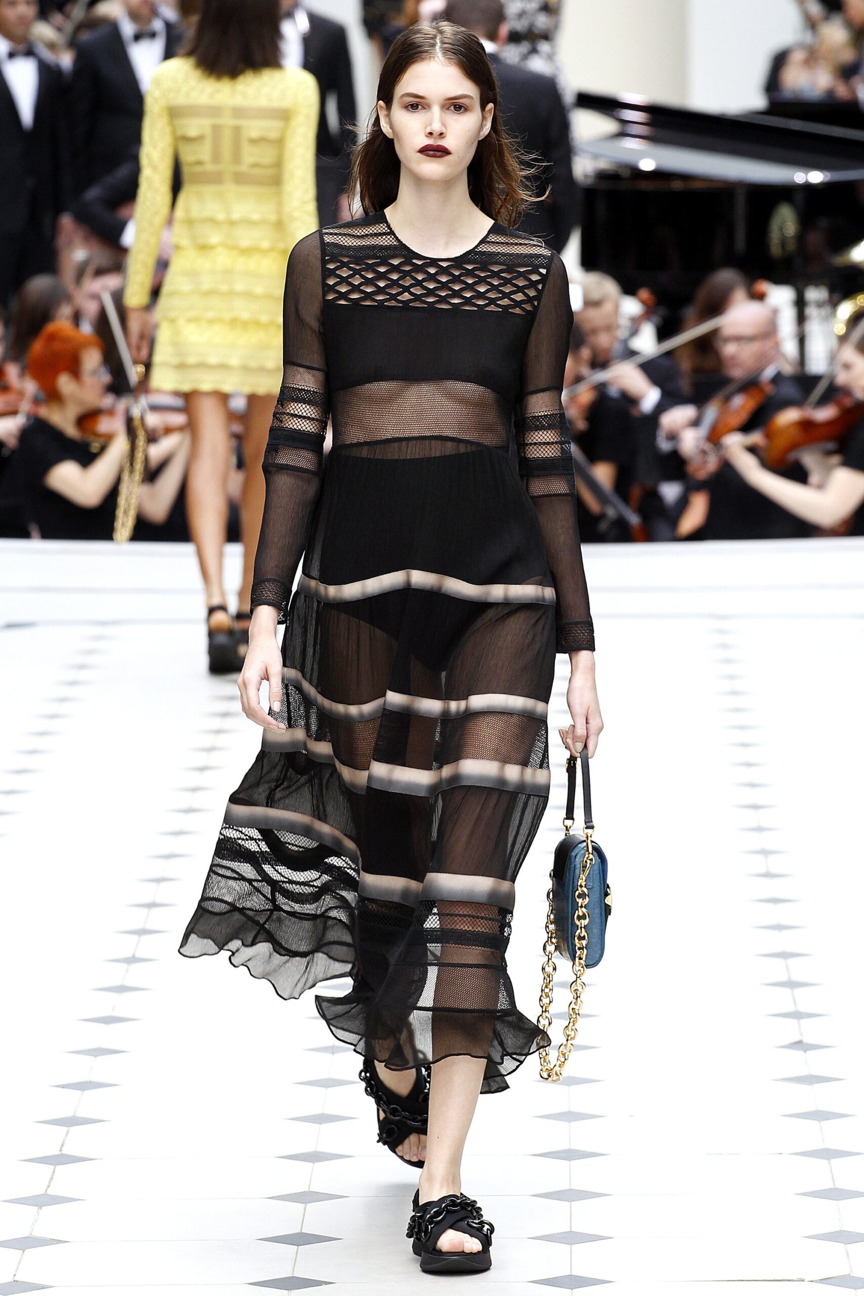 Burberry S/S 16 Look 320