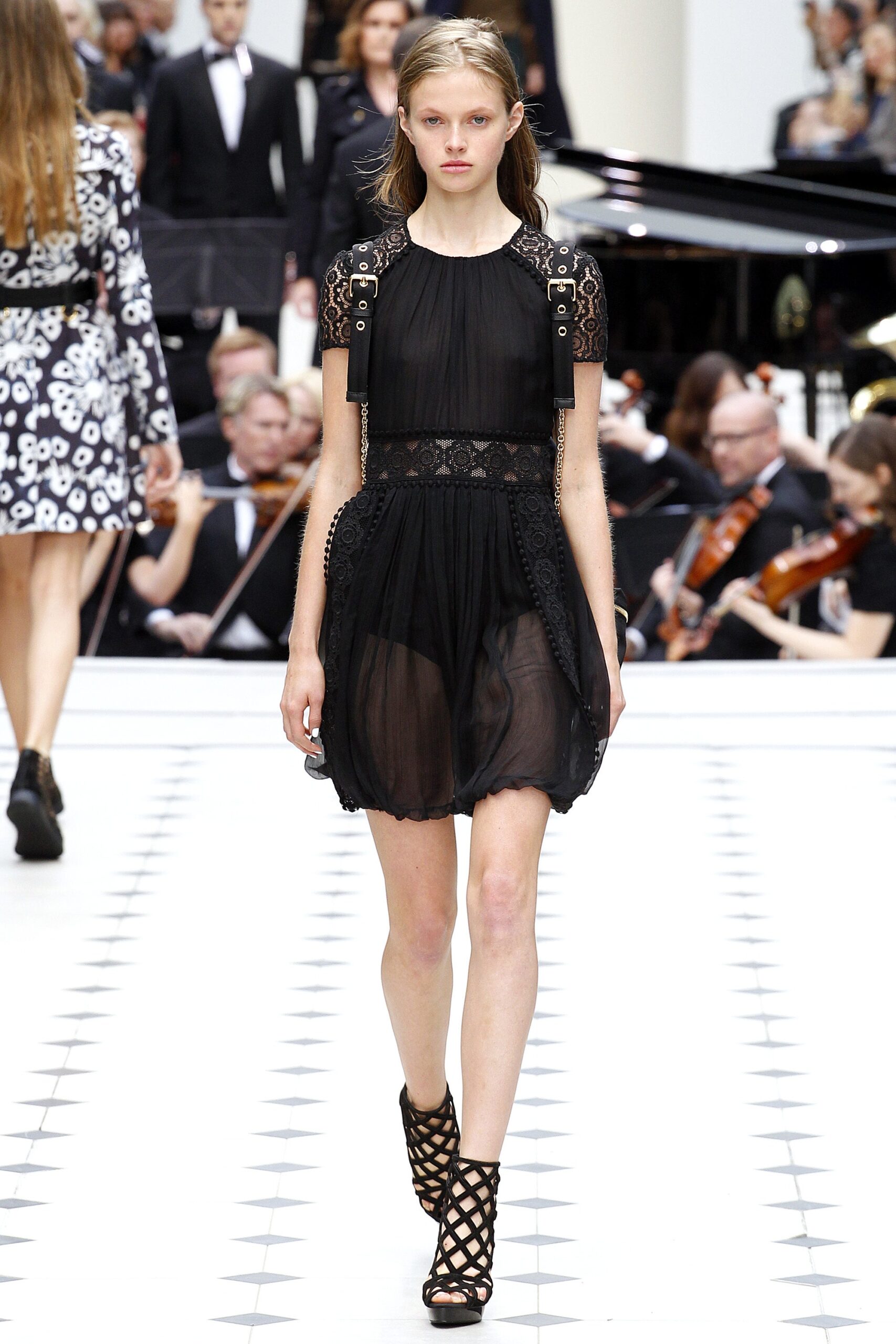 Burberry S/S 16 Look 340