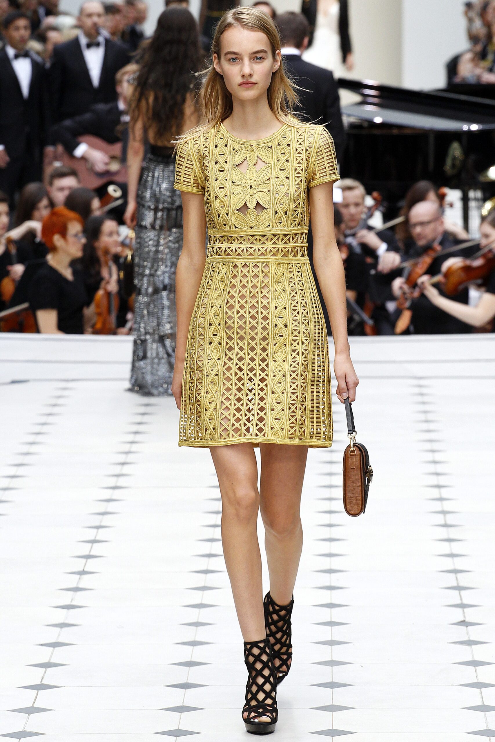 Burberry S/S 16 Look 414