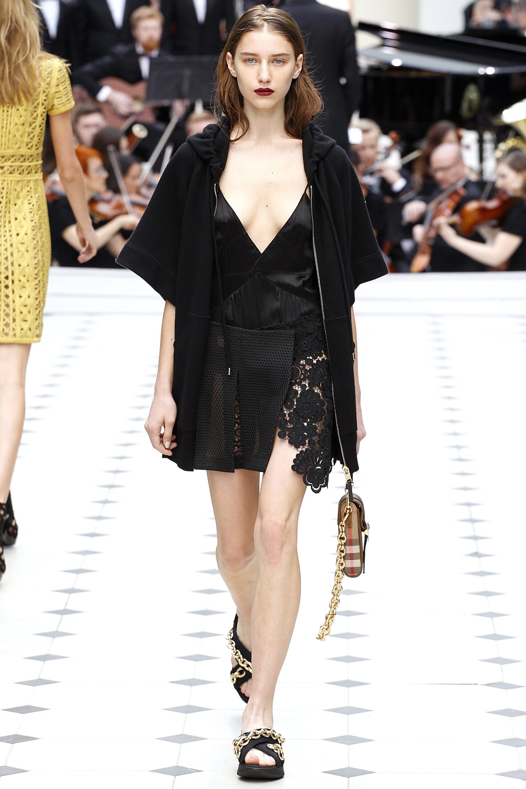 Burberry S/S 16 Look 431