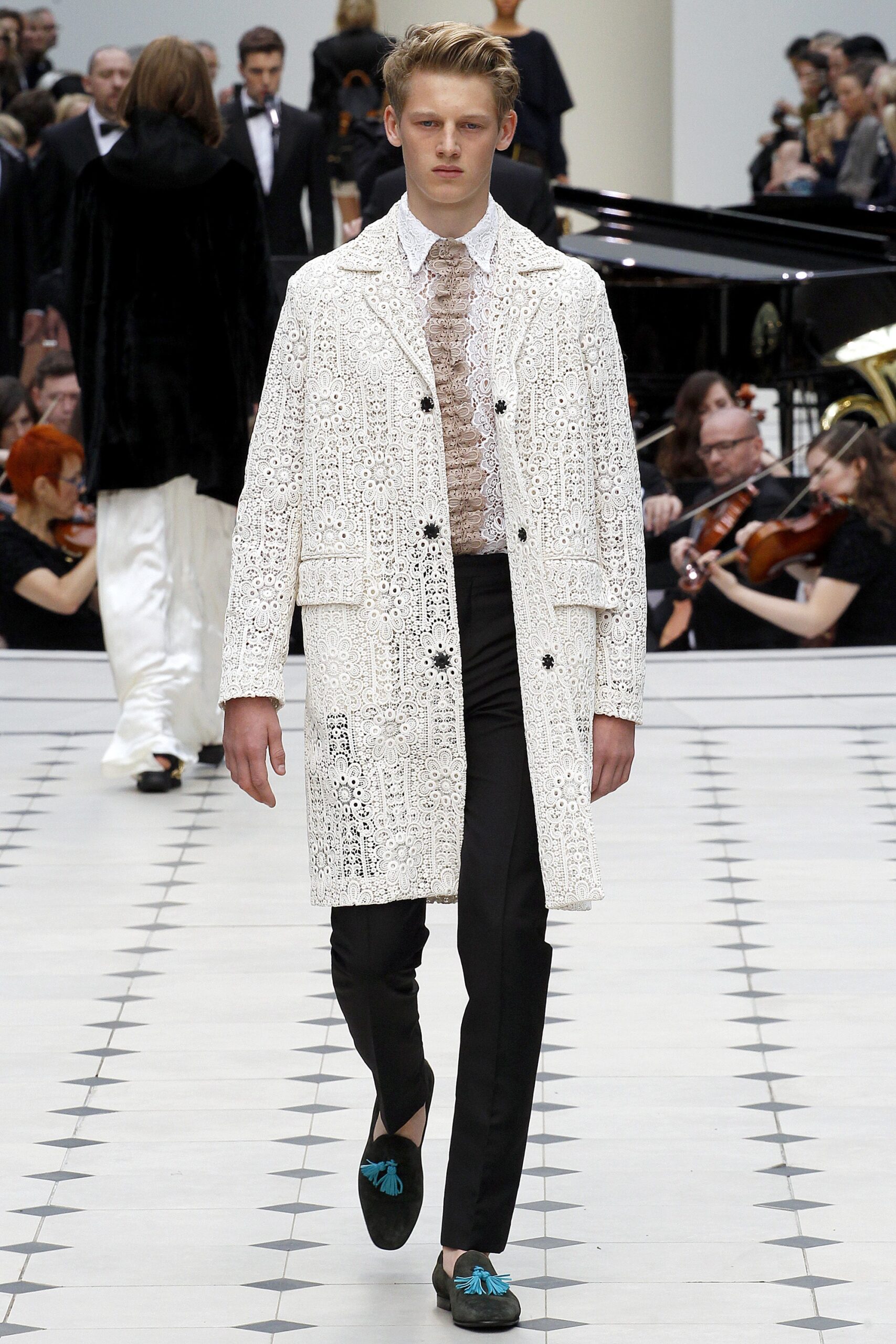 Burberry S/S 16 Look 480