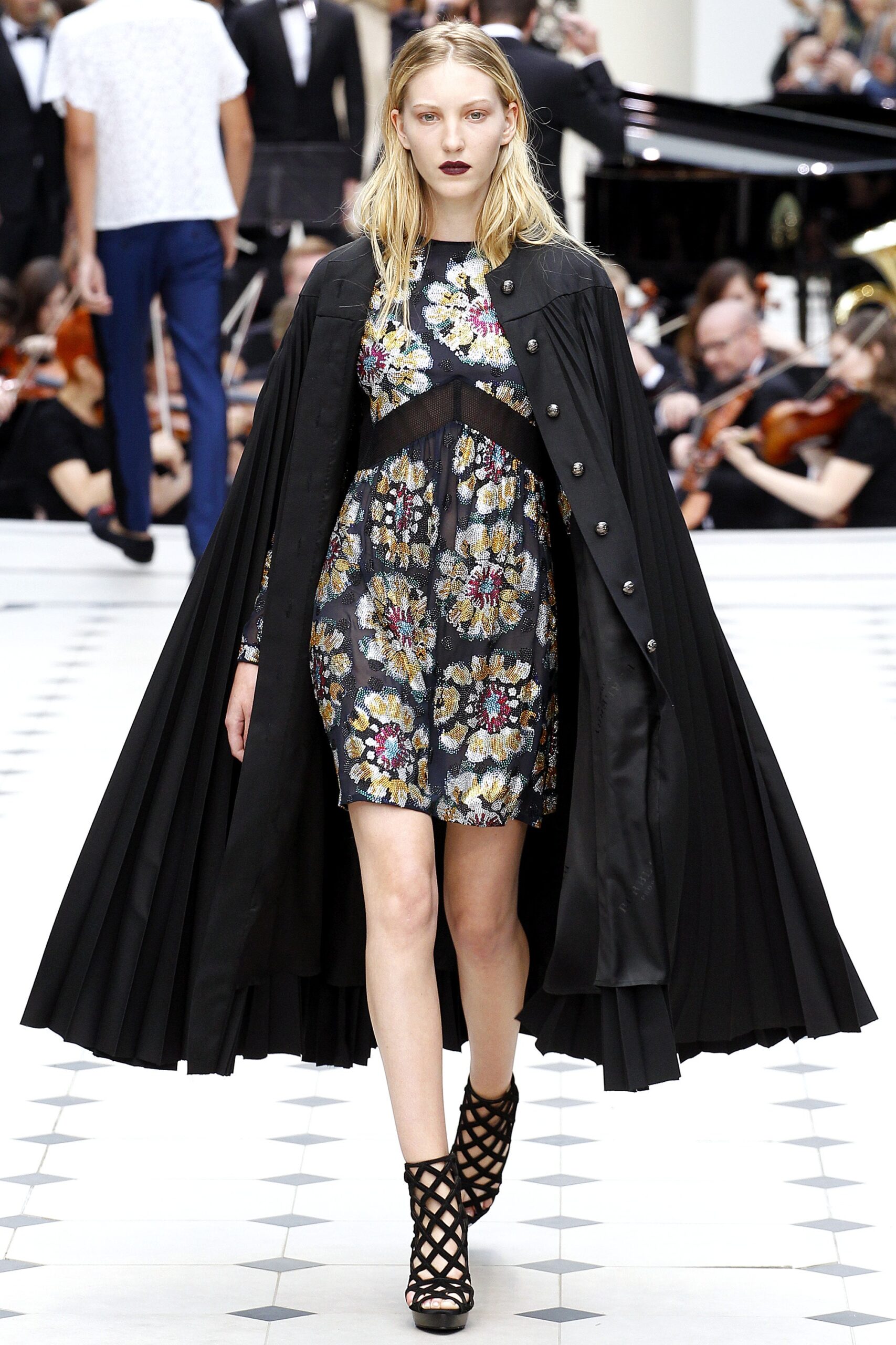 Burberry S/S 16 Look 532