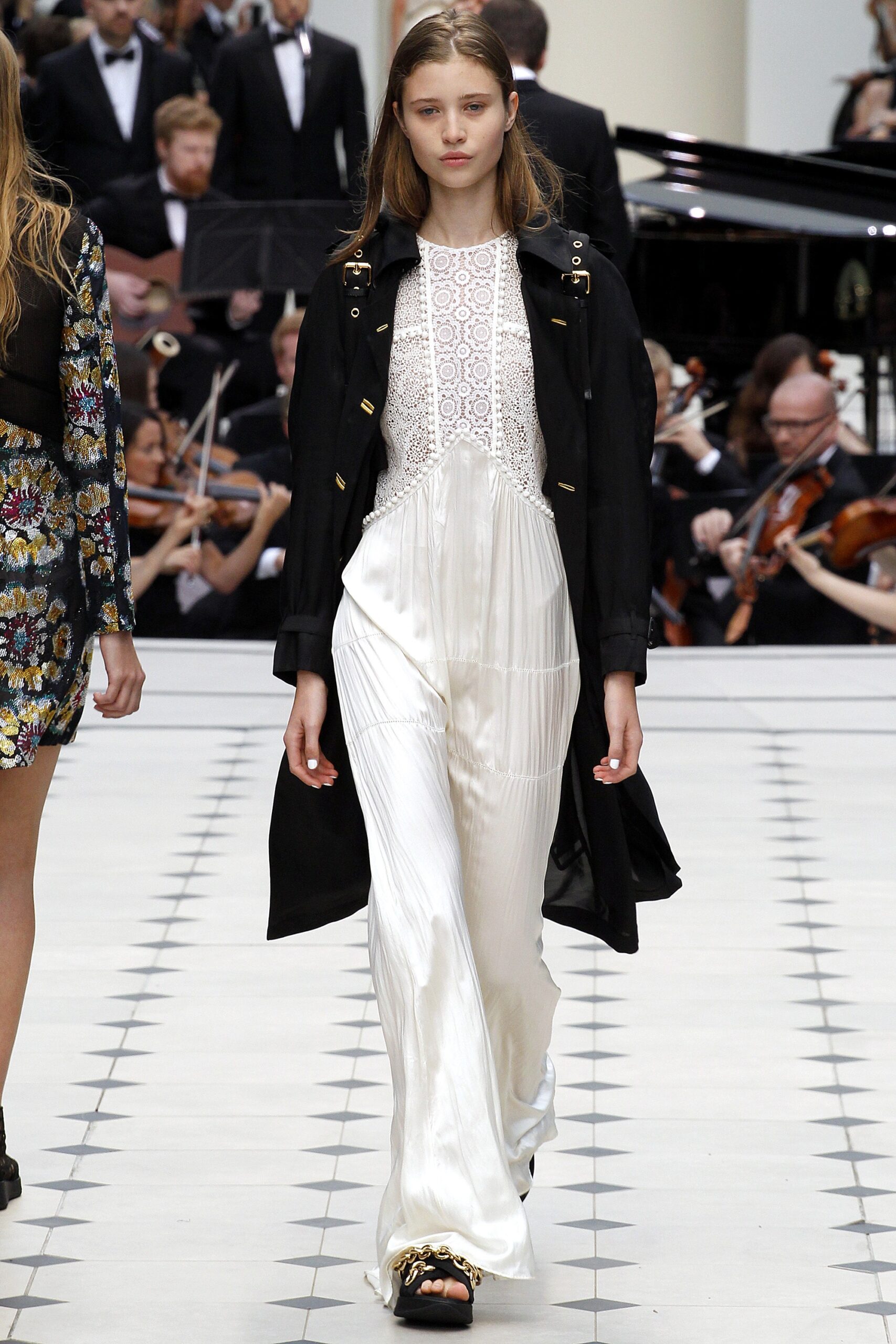 Burberry S/S 16 Look 573