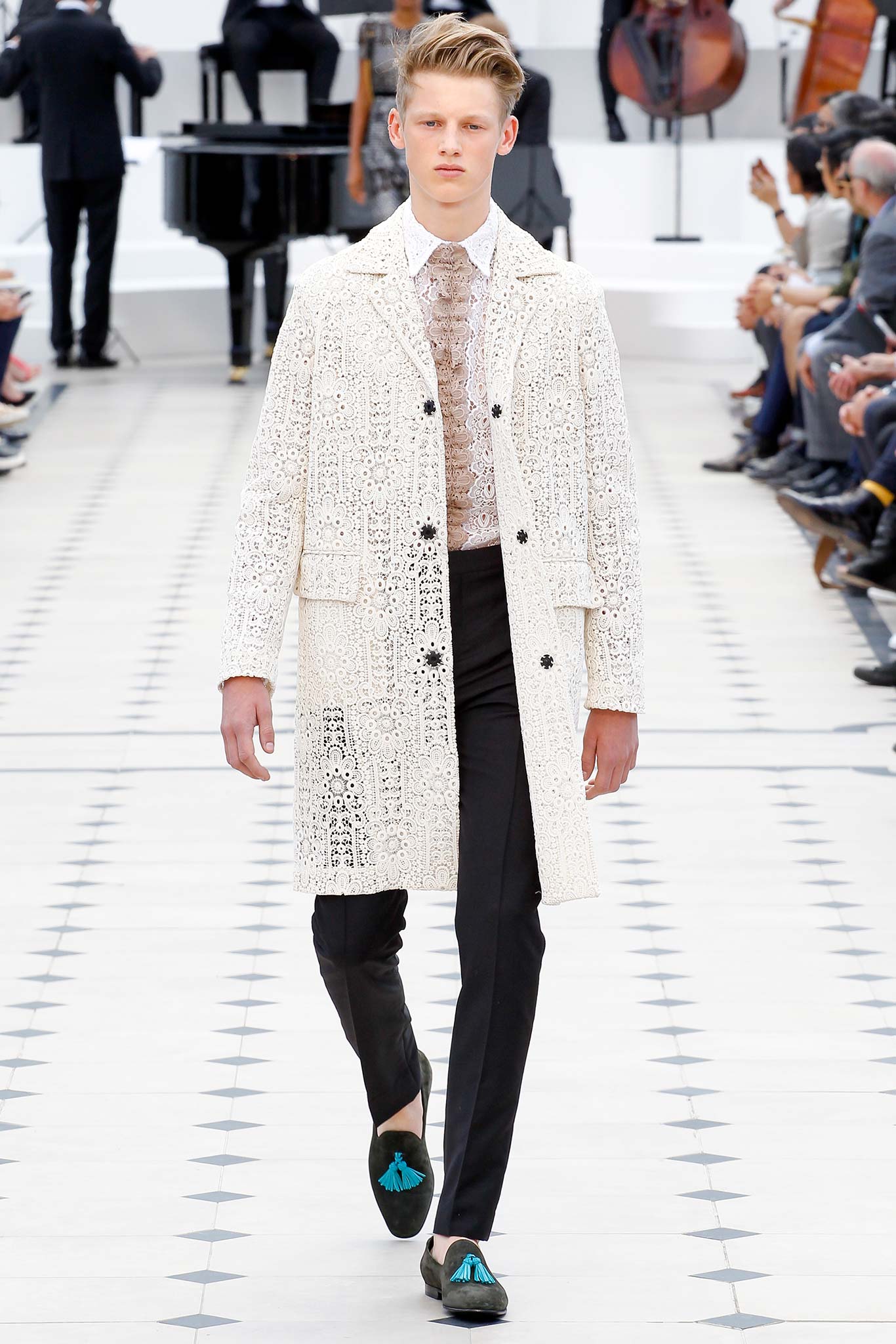 Burberry S/S 16 Menswear Look 381
