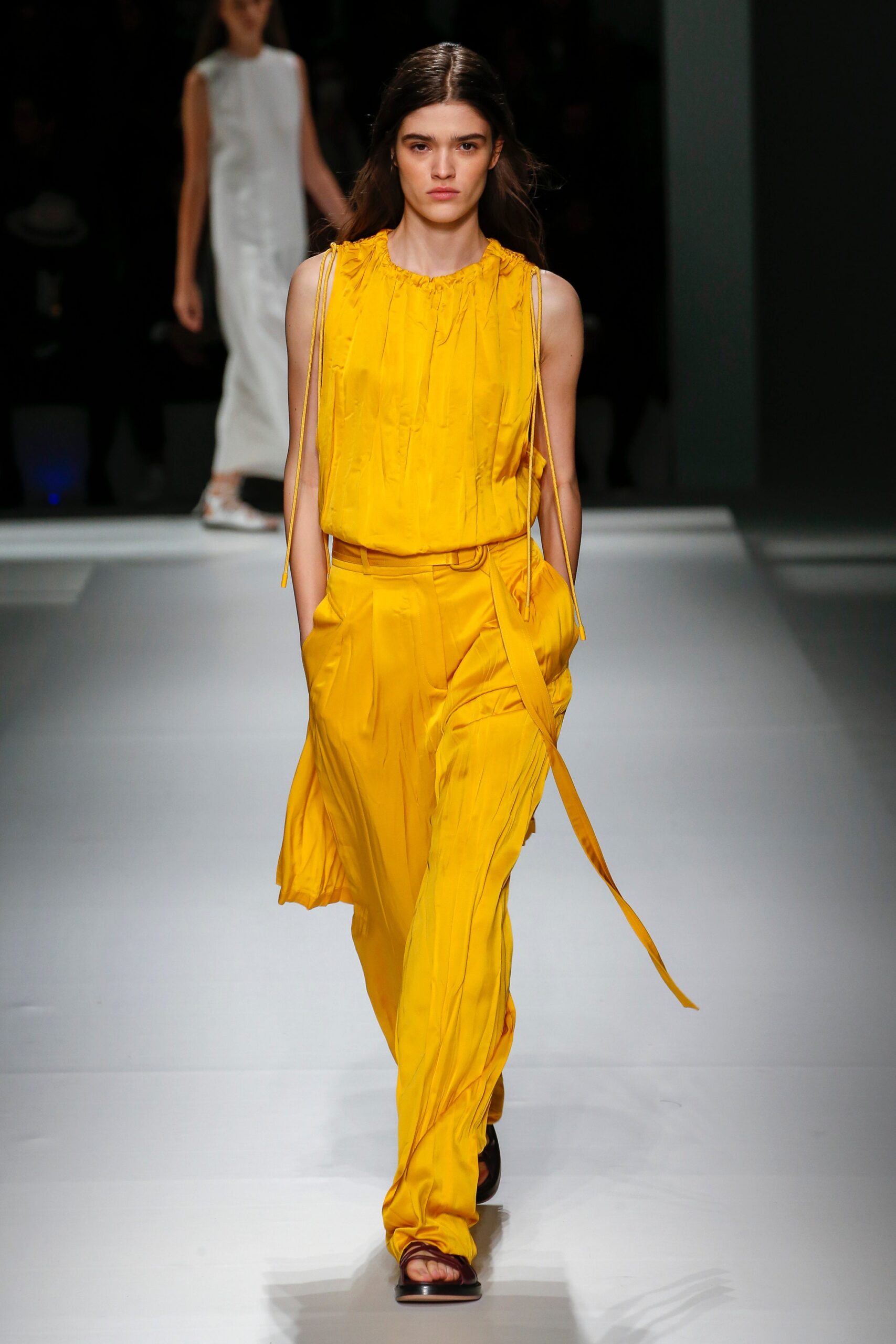 Boss S/S 19 Menswear Look 569