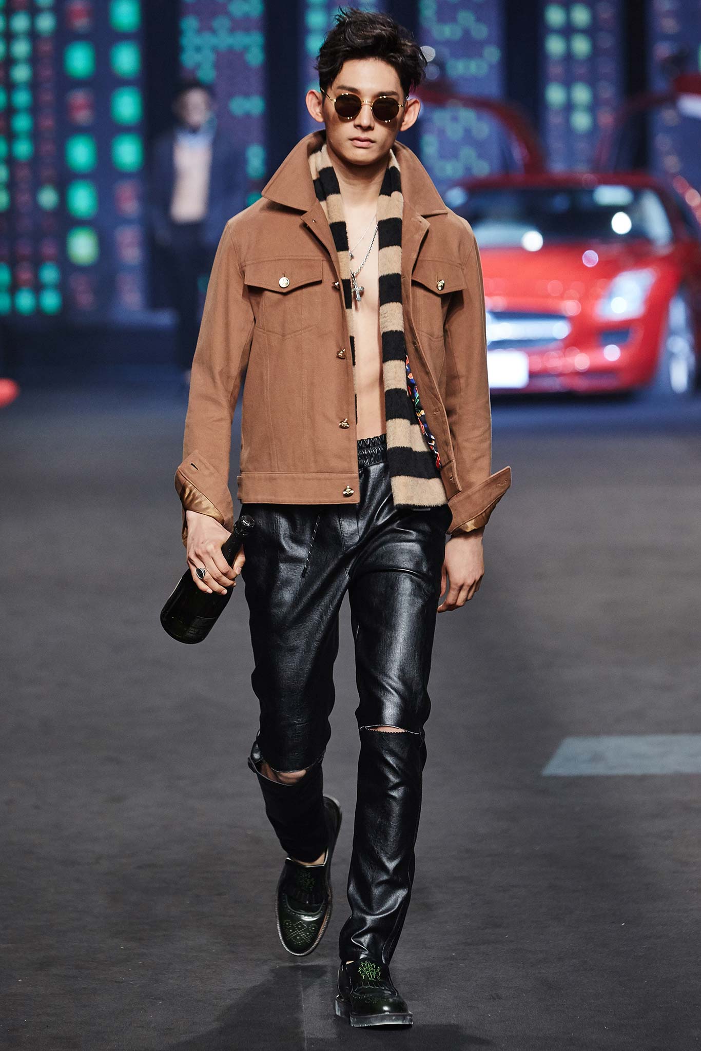 Beyond Closet Seoul F/W 15 Look 65