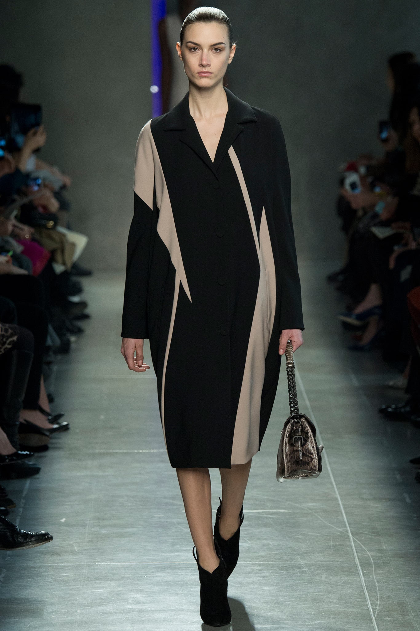 black unknown long-sleeve collared relaxed color-blocked buttoned midi-dress