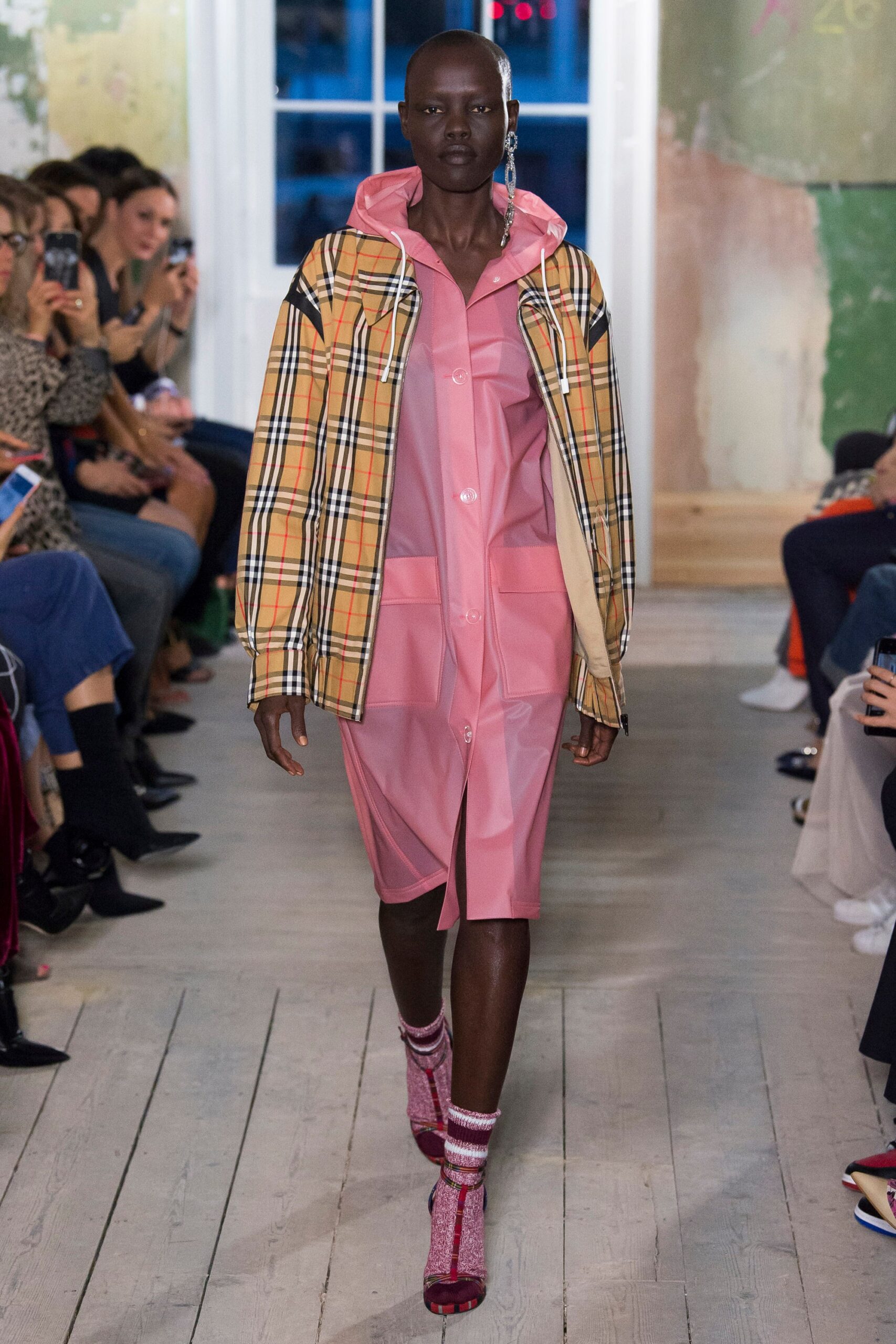 Burberry F/W 17 Look 15