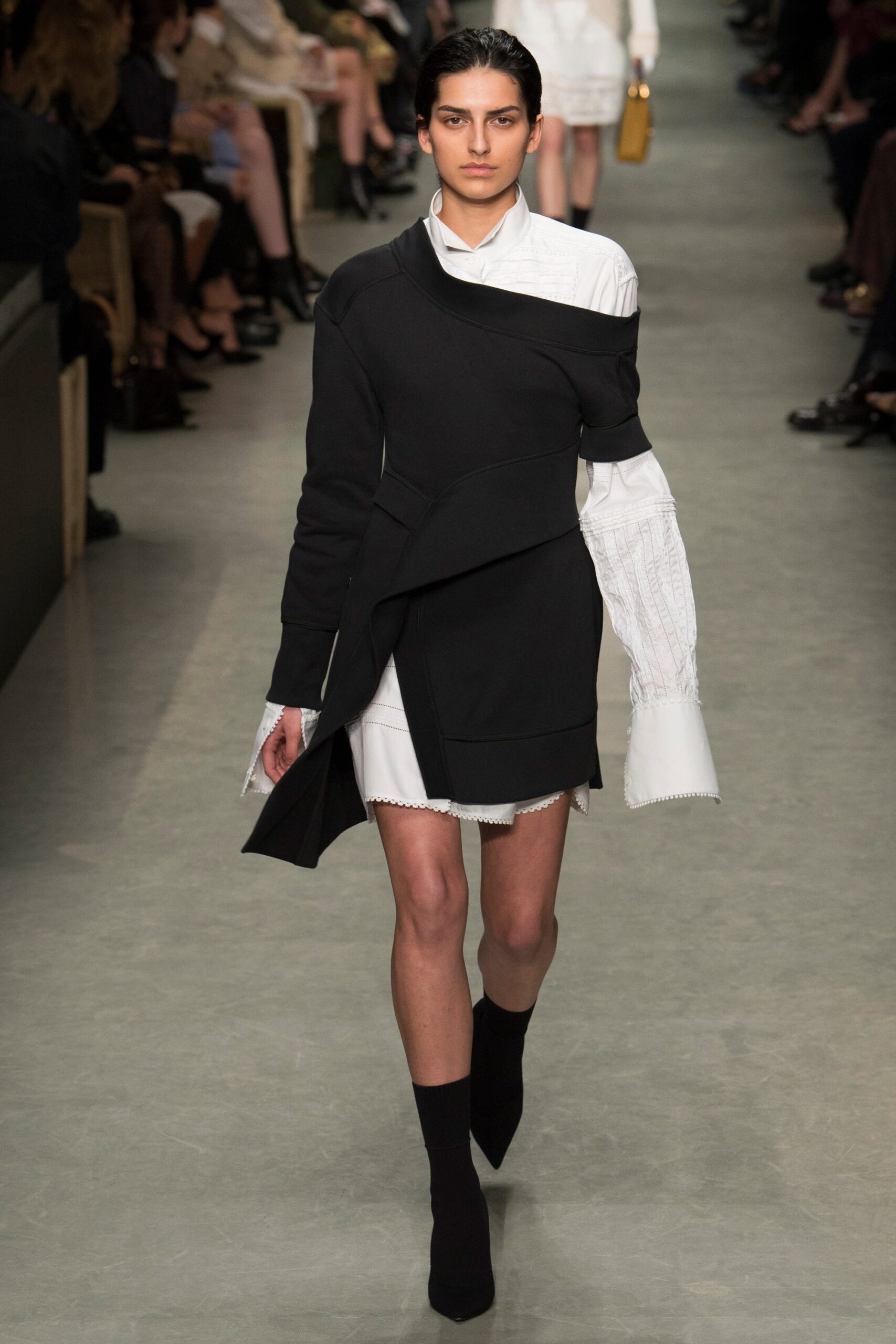Burberry S/S 17 Look 17