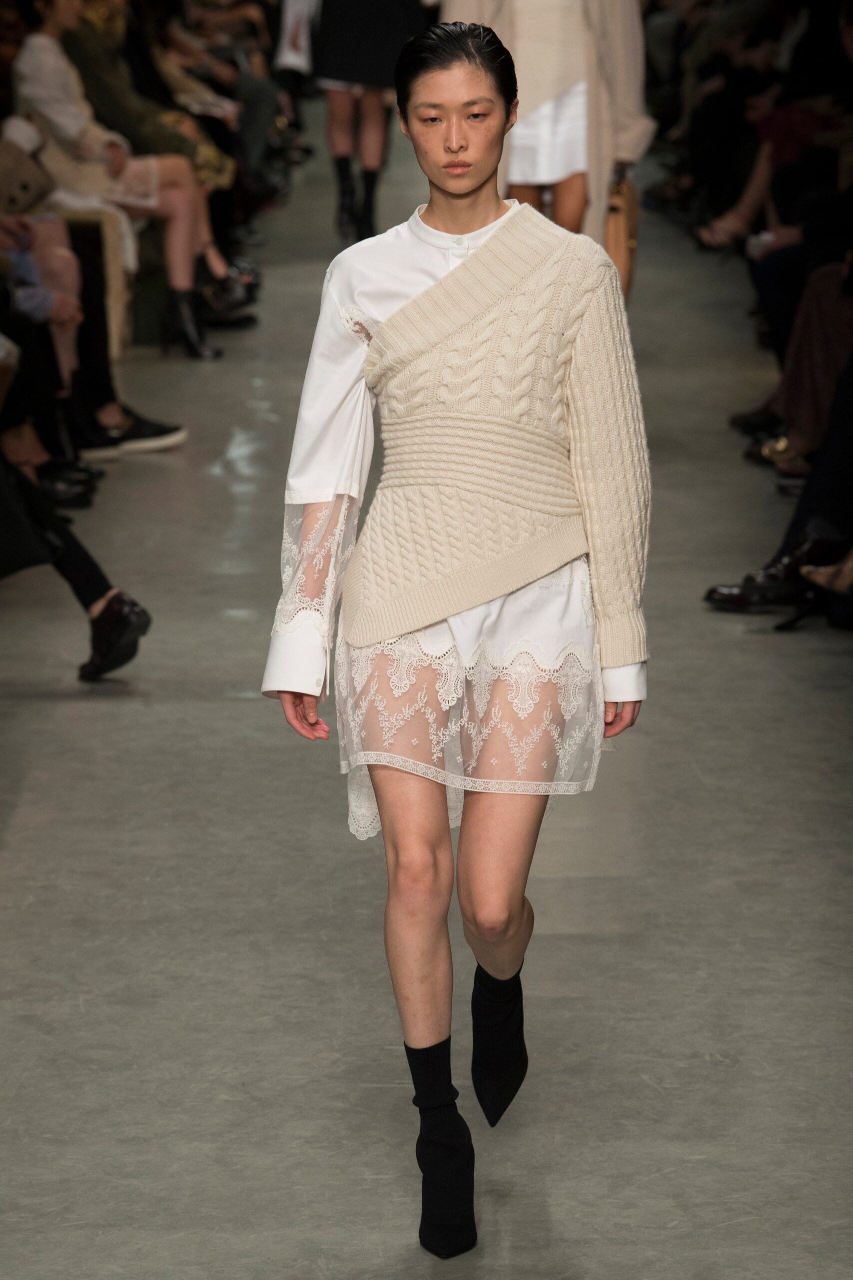 Burberry S/S 17 Look 77