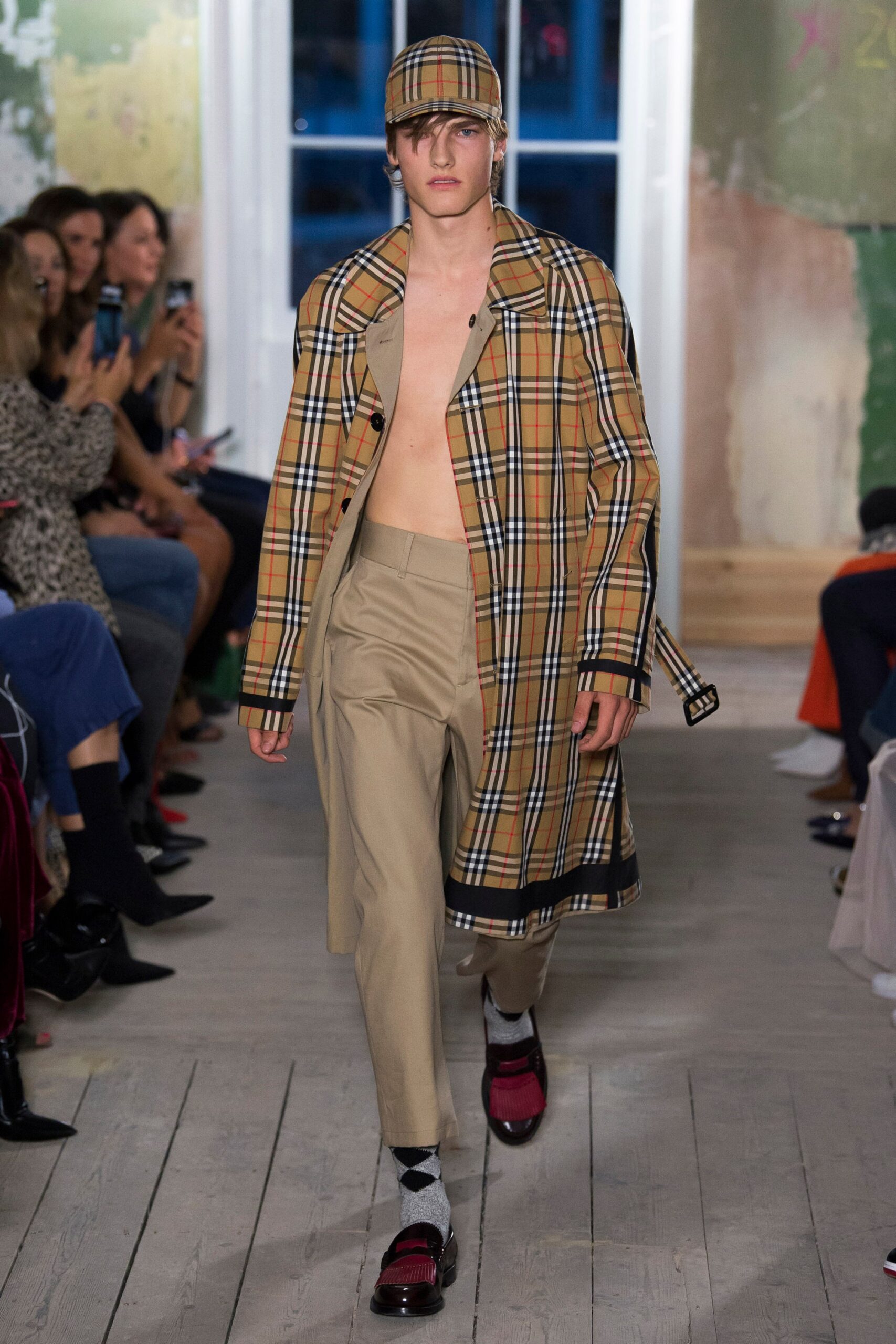 Burberry F/W 17 Look 114