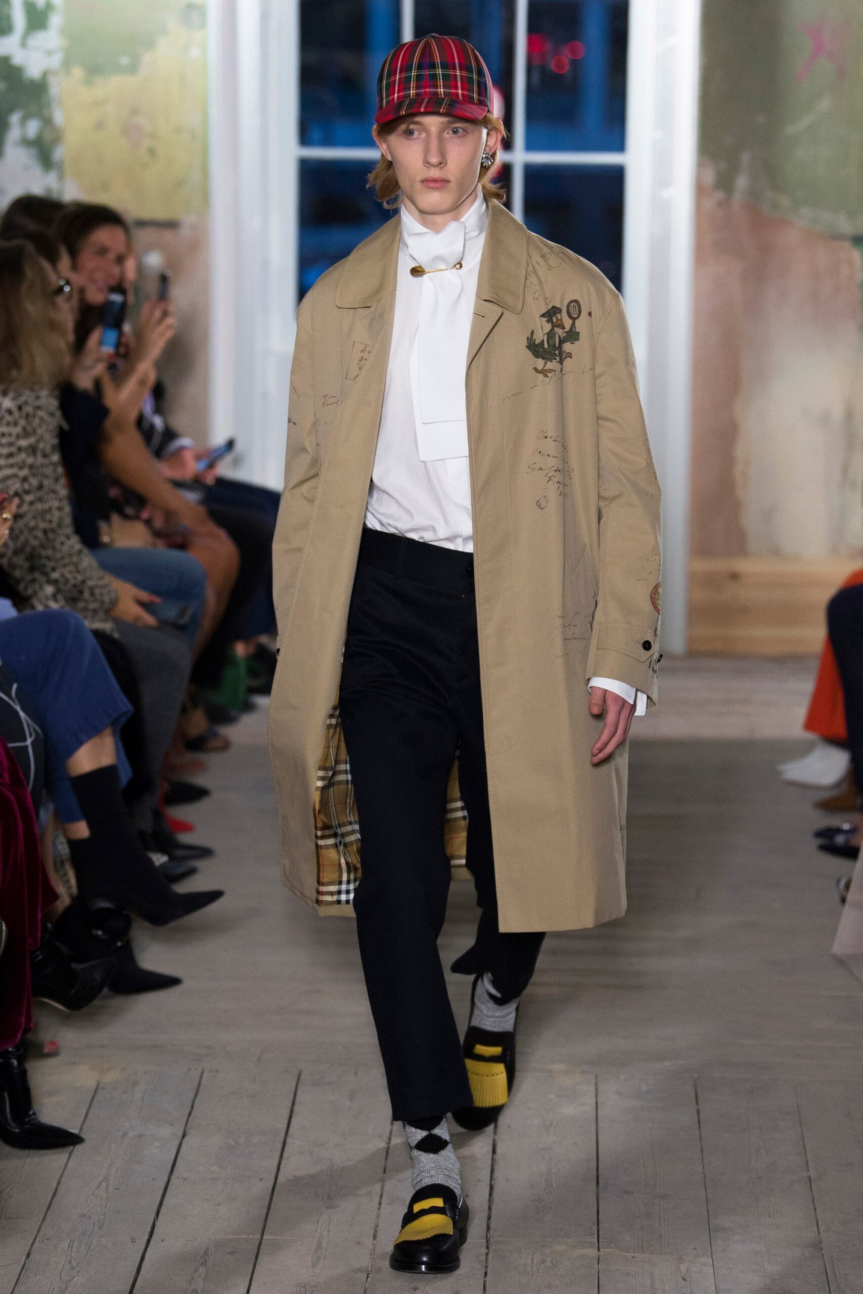 Burberry F/W 17 Look 128