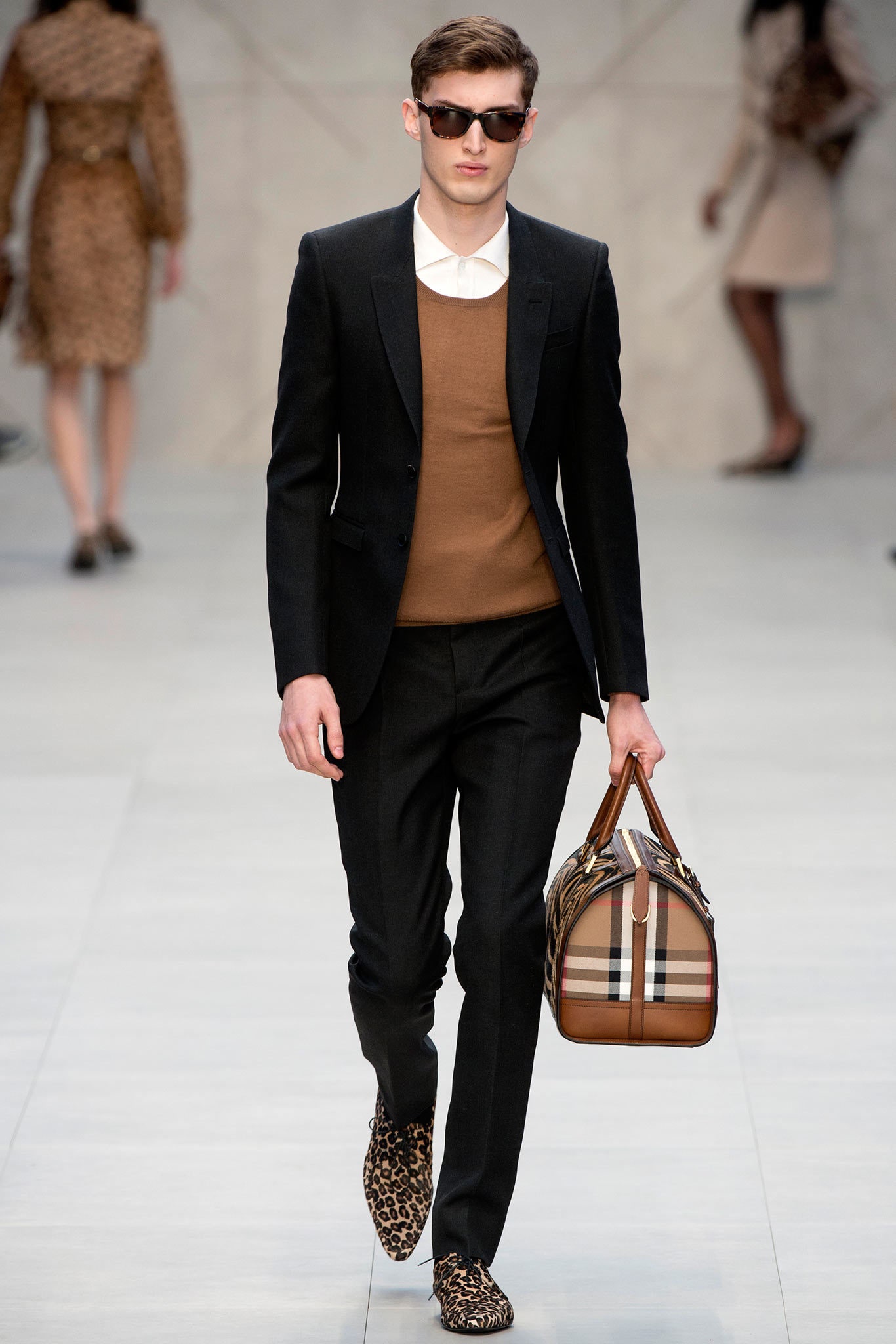Burberry F/W 13 Look 102