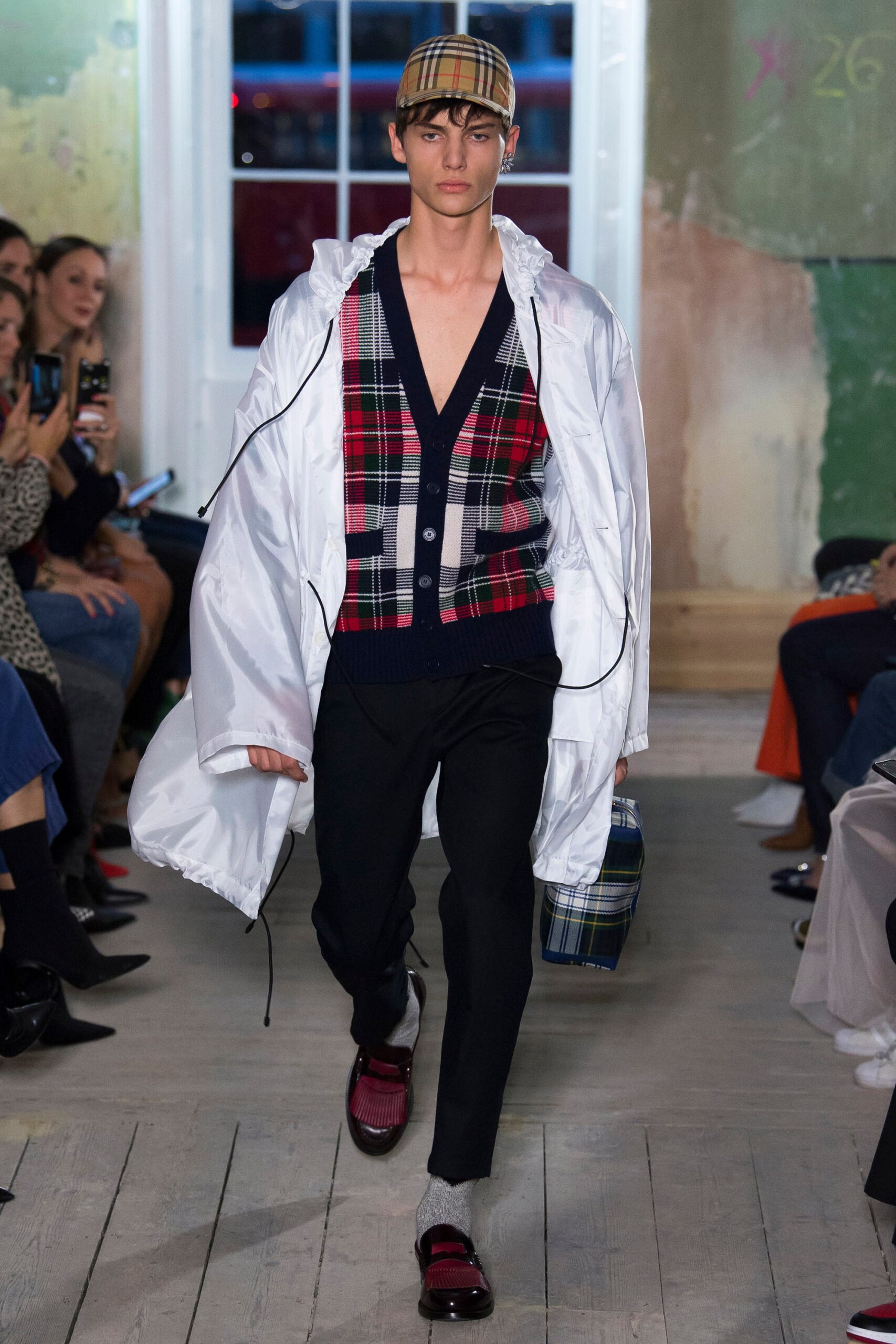 Burberry F/W 17 Look 159