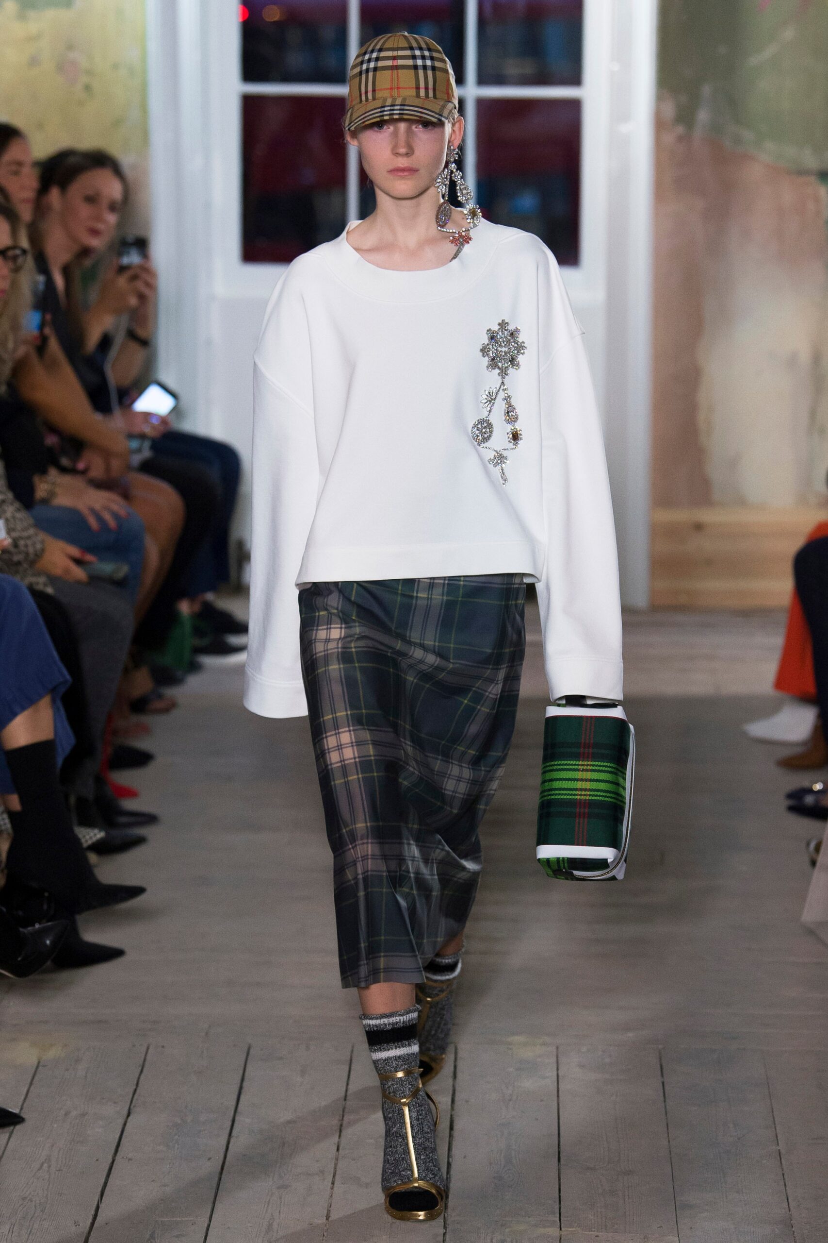 Burberry F/W 17 Look 163