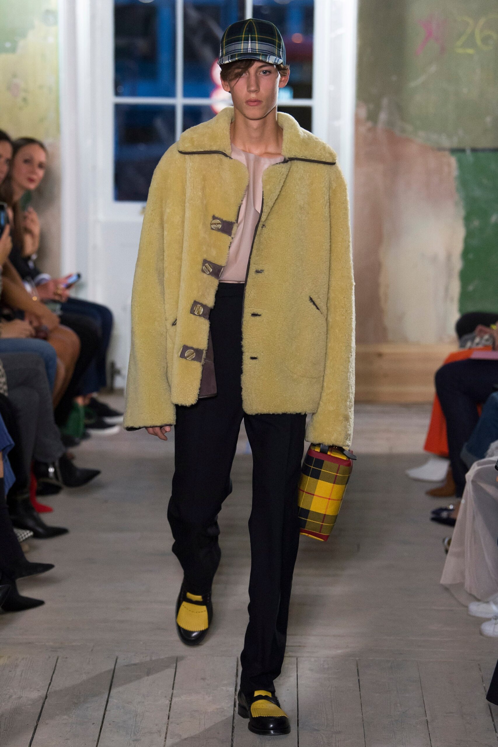 Burberry F/W 17 Look 192