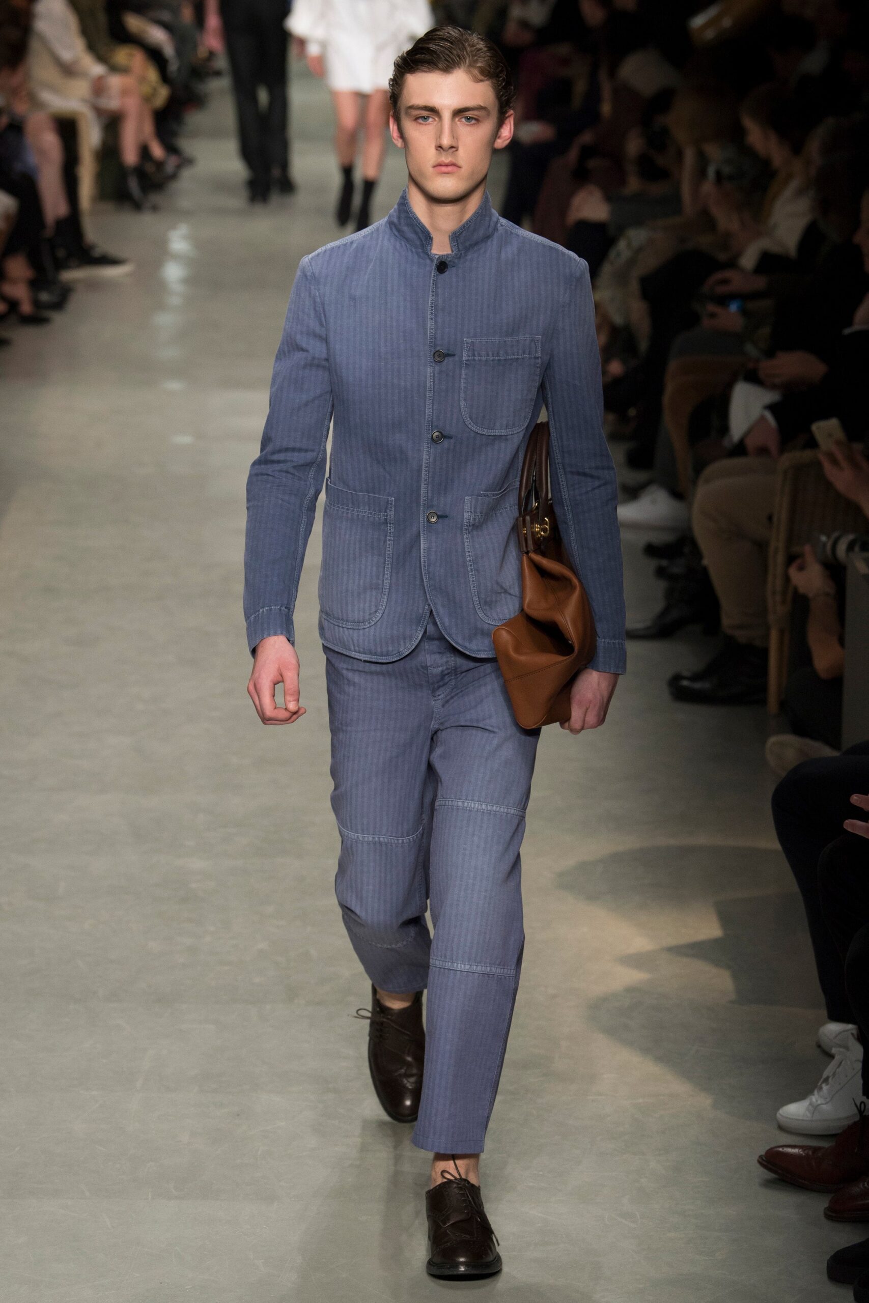 Burberry S/S 17 Look 327