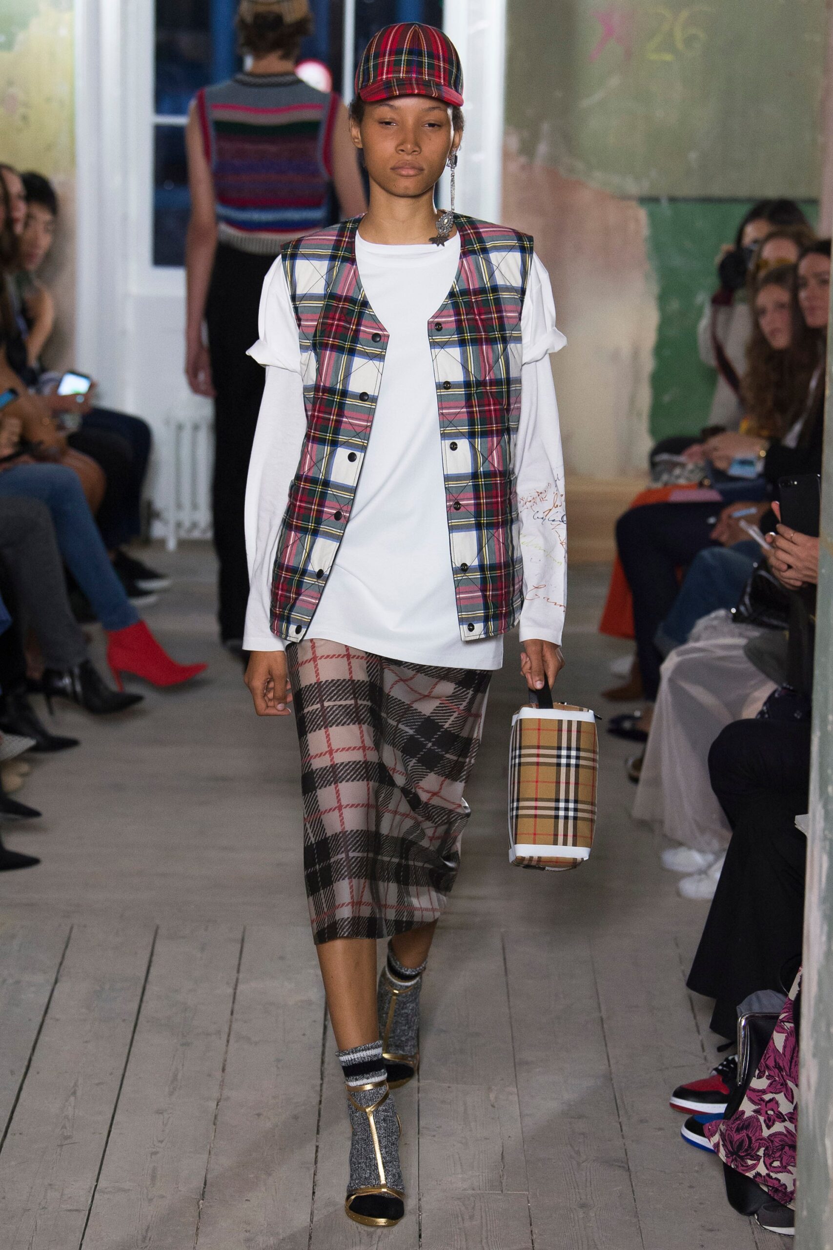 Burberry F/W 17 Look 318