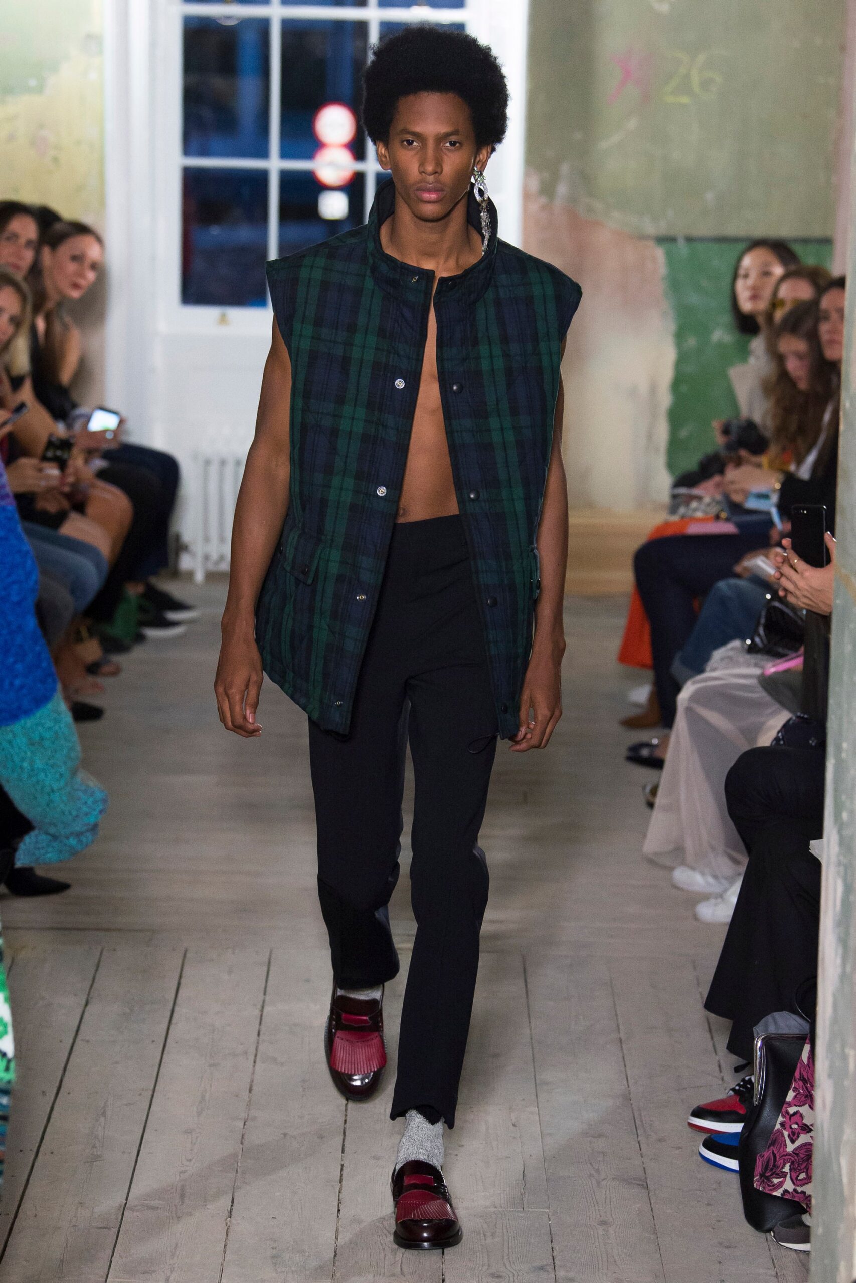 Burberry F/W 17 Look 338