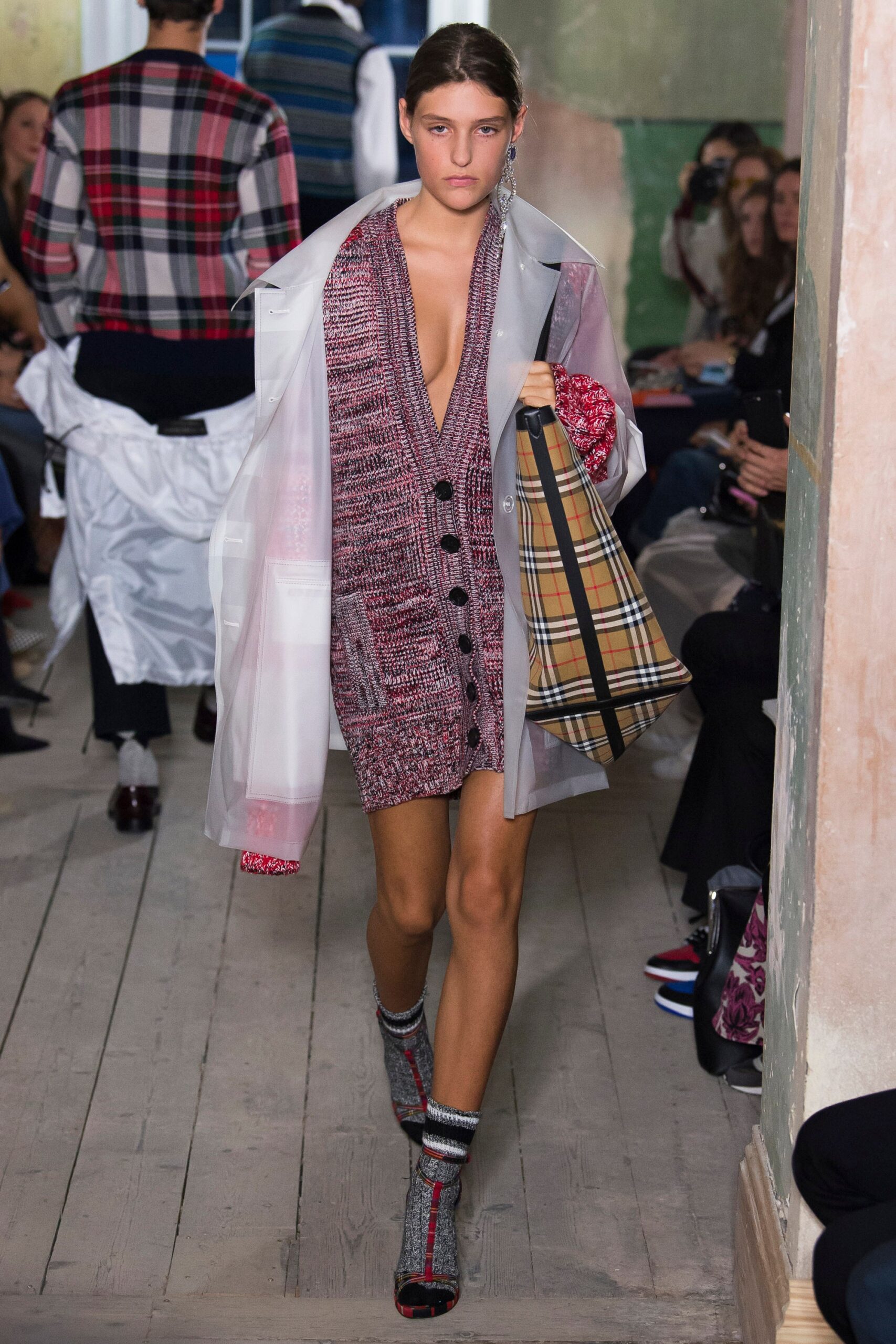 Burberry F/W 17 Look 354
