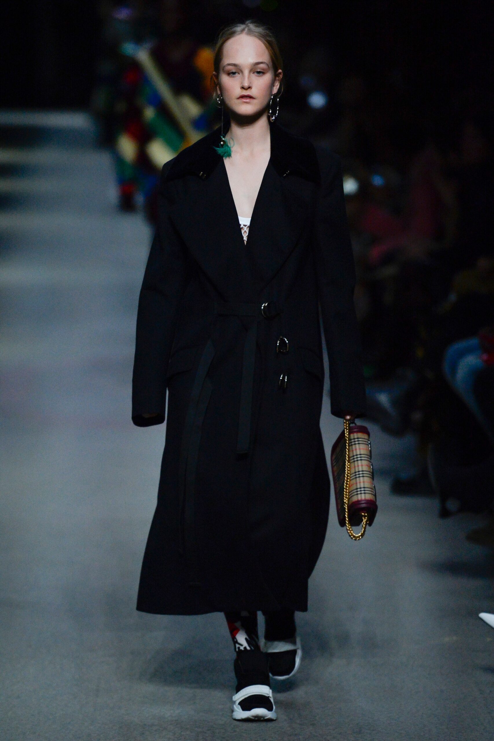Burberry F/W 18 Look 417
