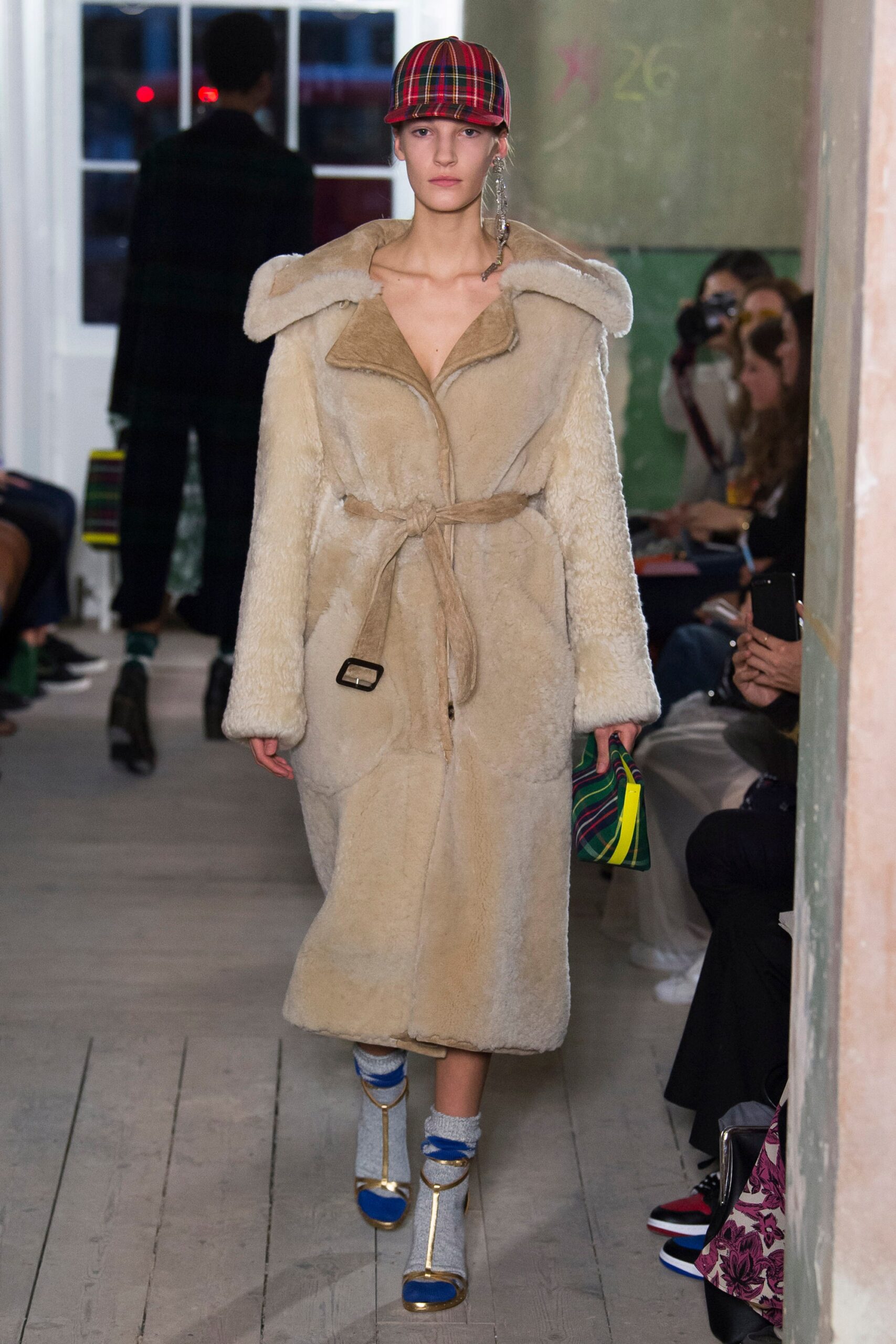 Burberry F/W 17 Look 395