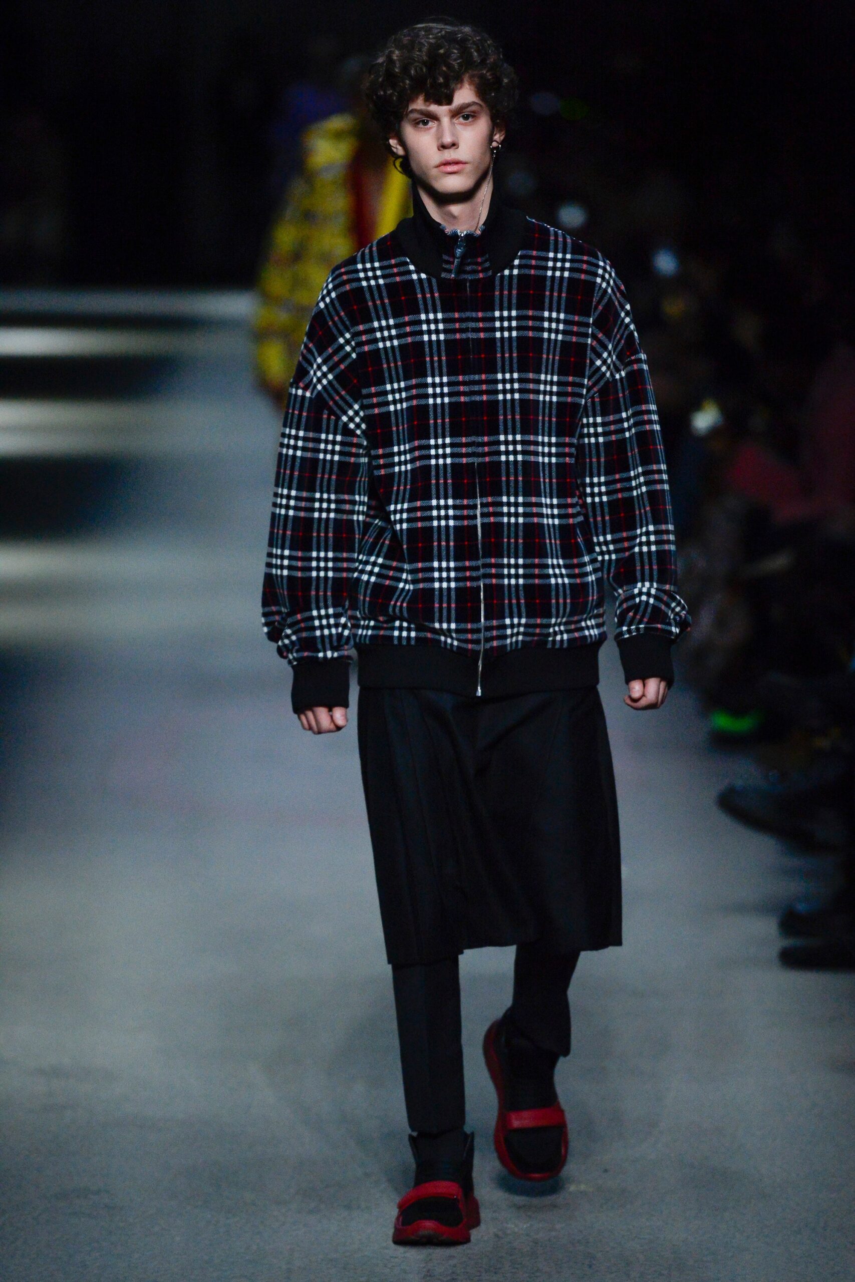 Burberry F/W 18 Look 483