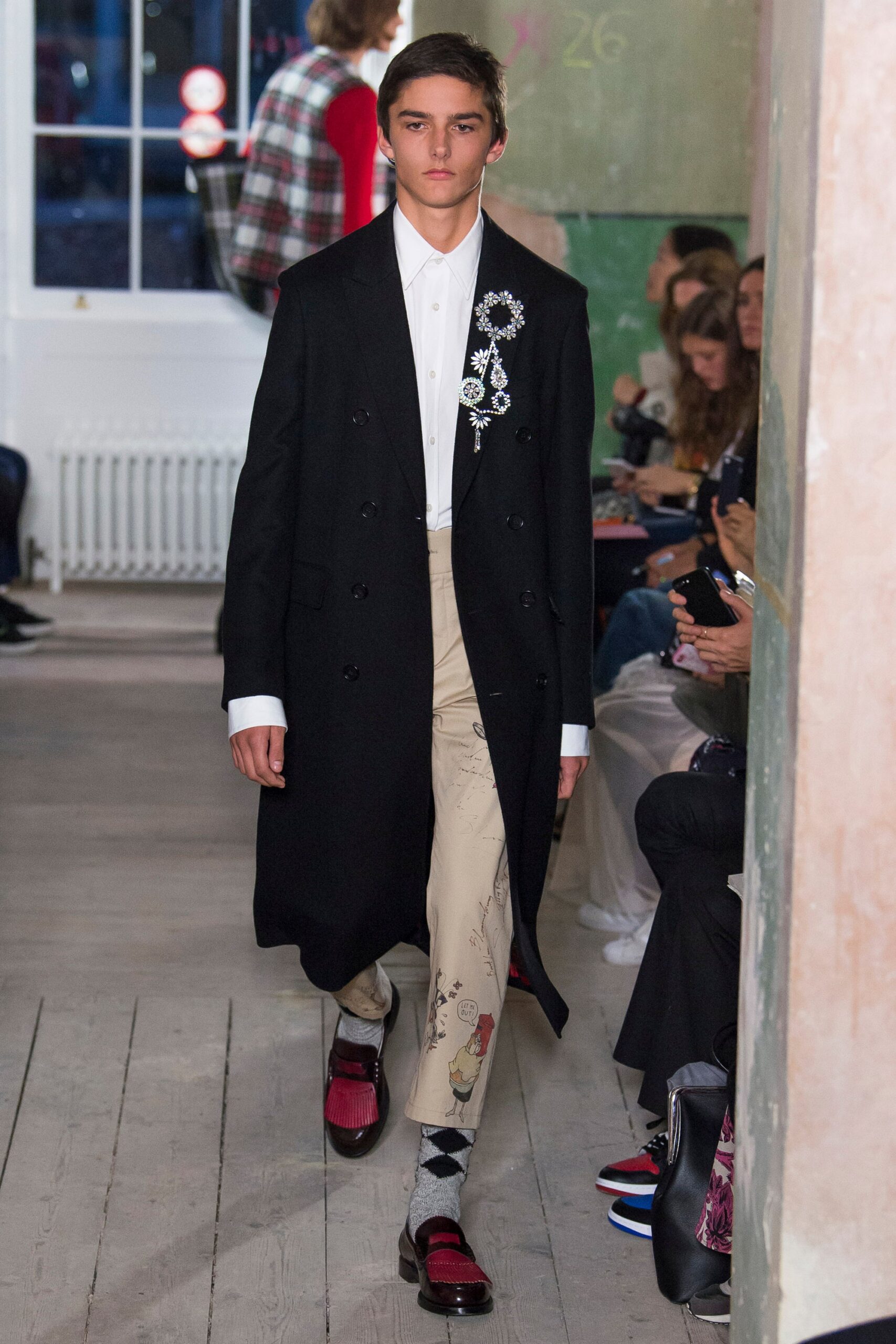 Burberry F/W 17 Look 438