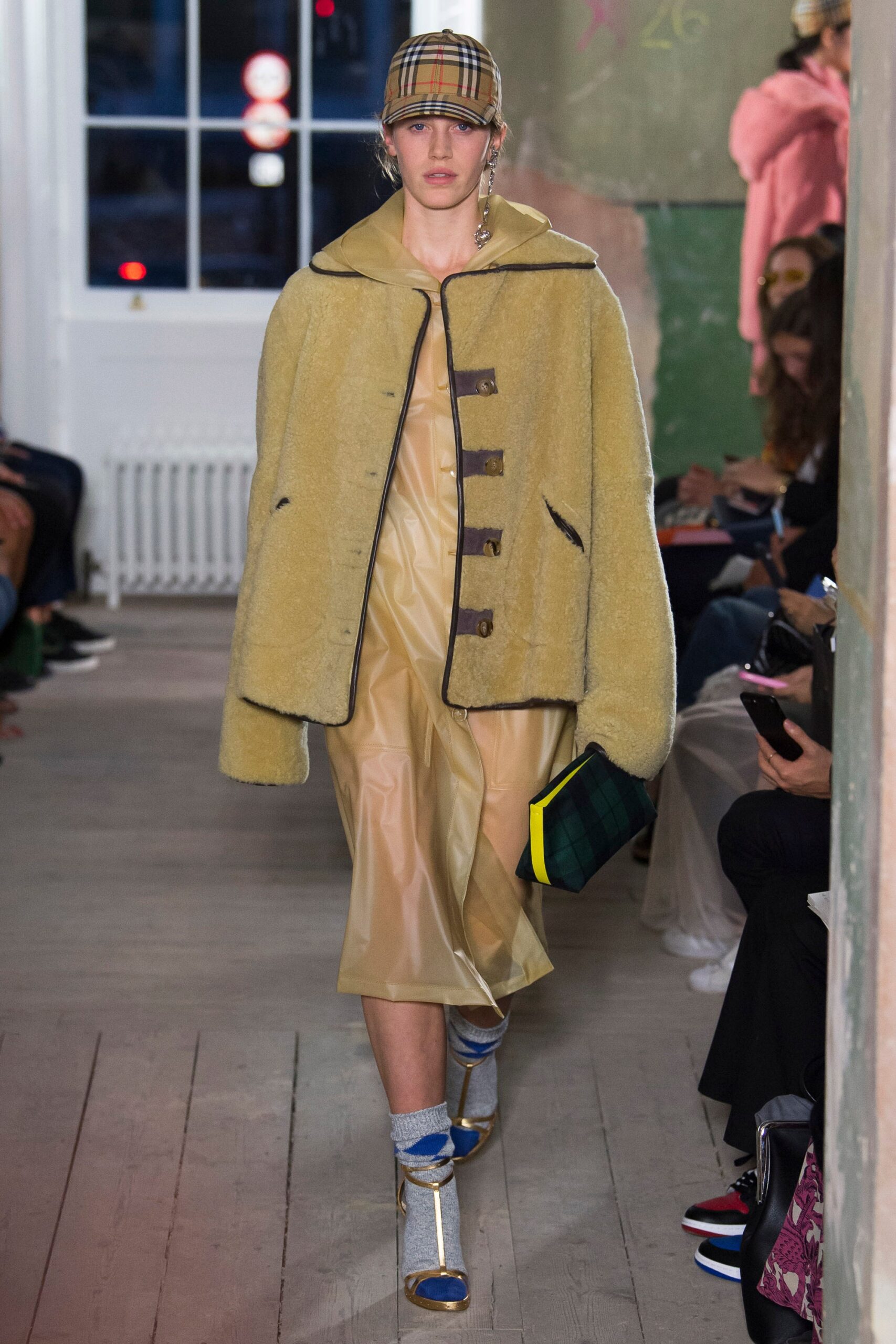 Burberry F/W 17 Look 509