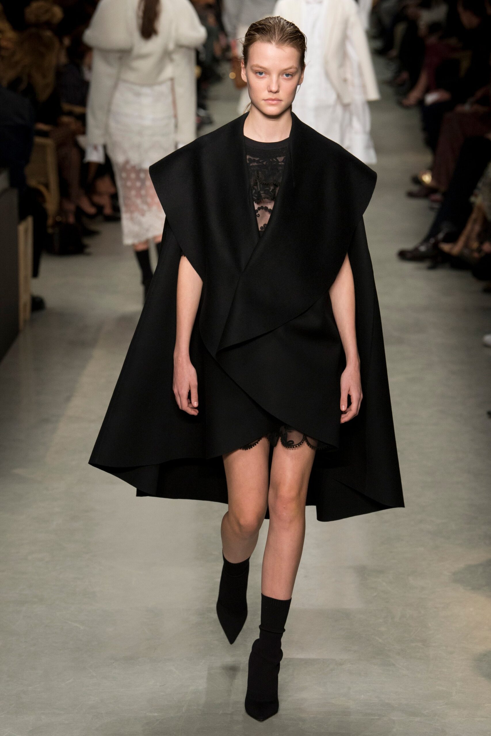 Burberry S/S 17 Look 682