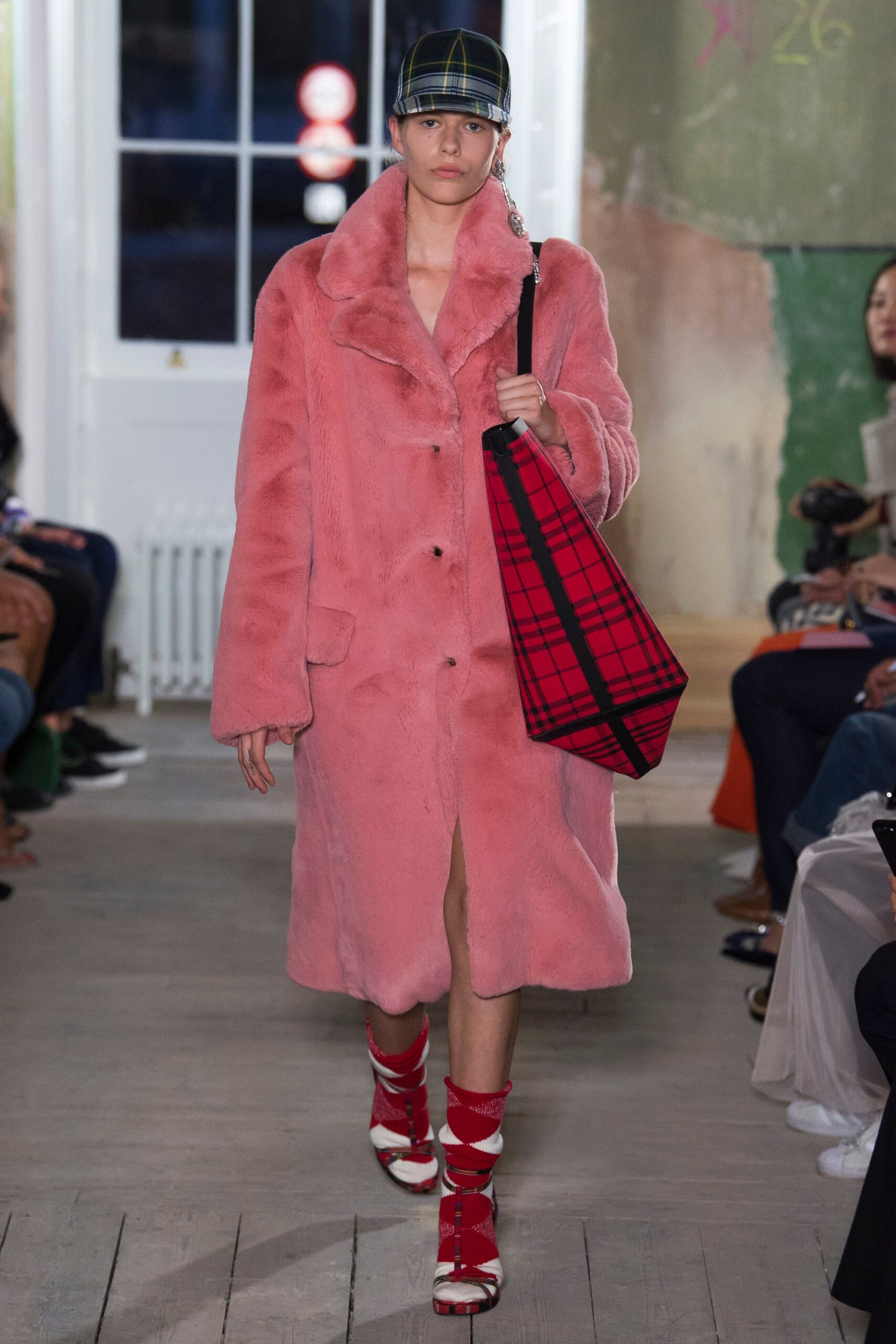 Burberry F/W 17 Look 566