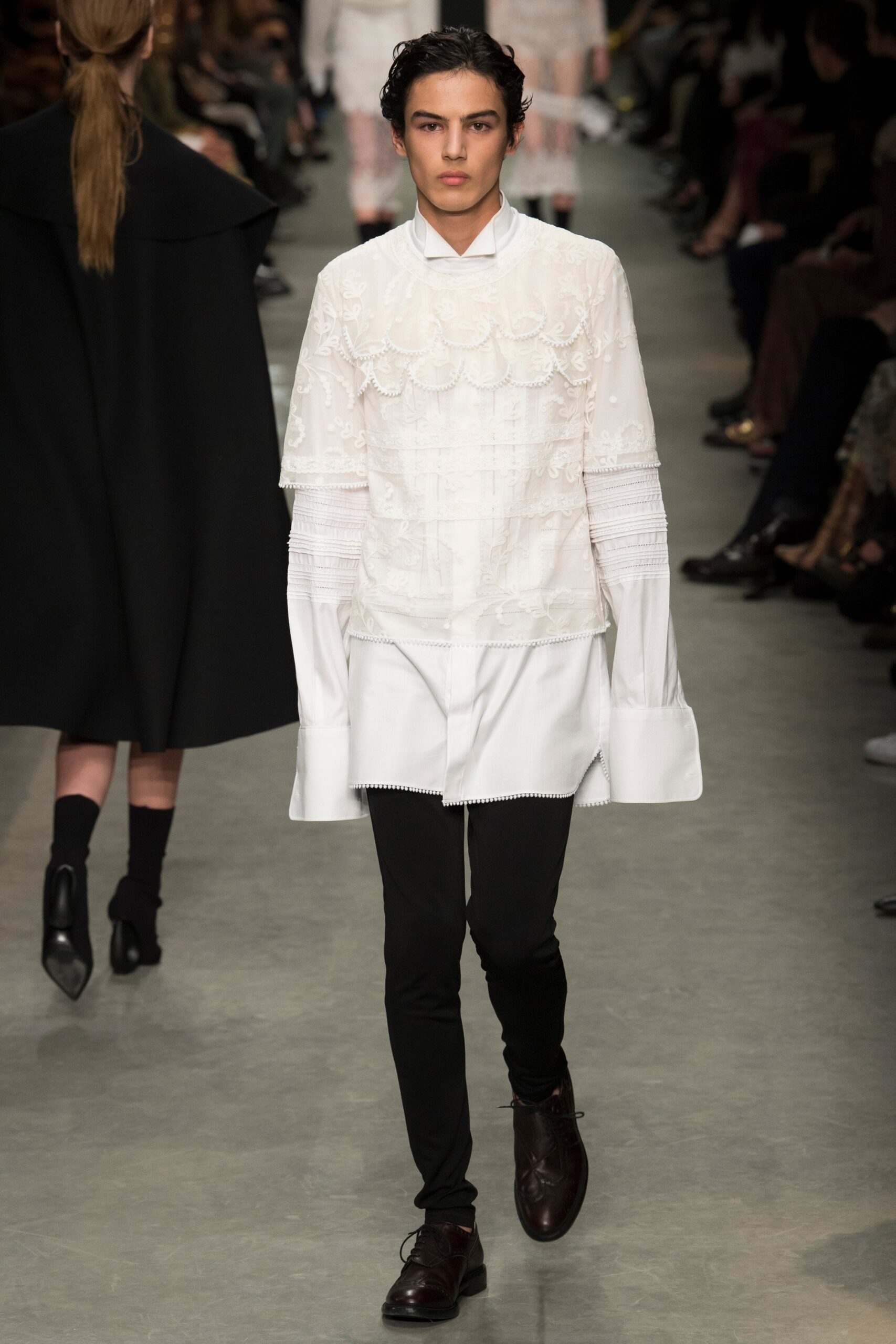 Burberry S/S 17 Look 739