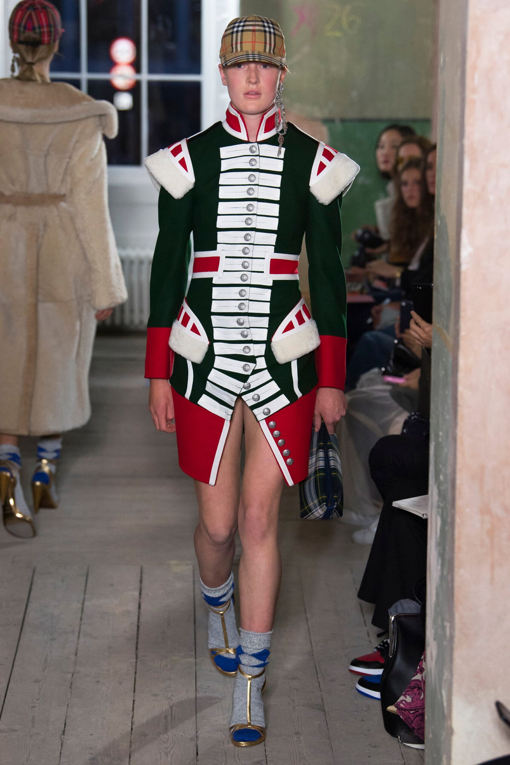 Burberry F/W 17 Look 582