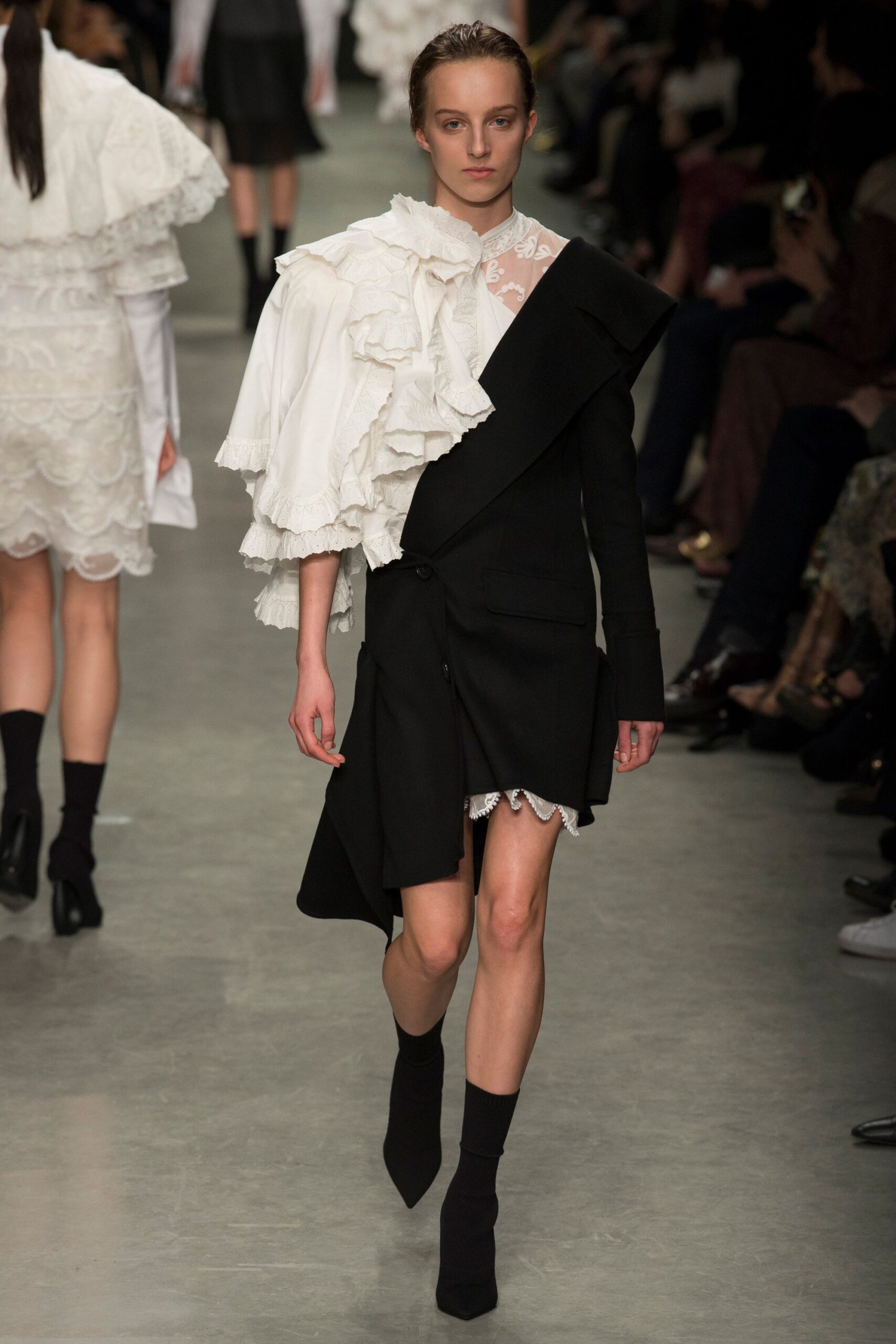Burberry S/S 17 Look 769