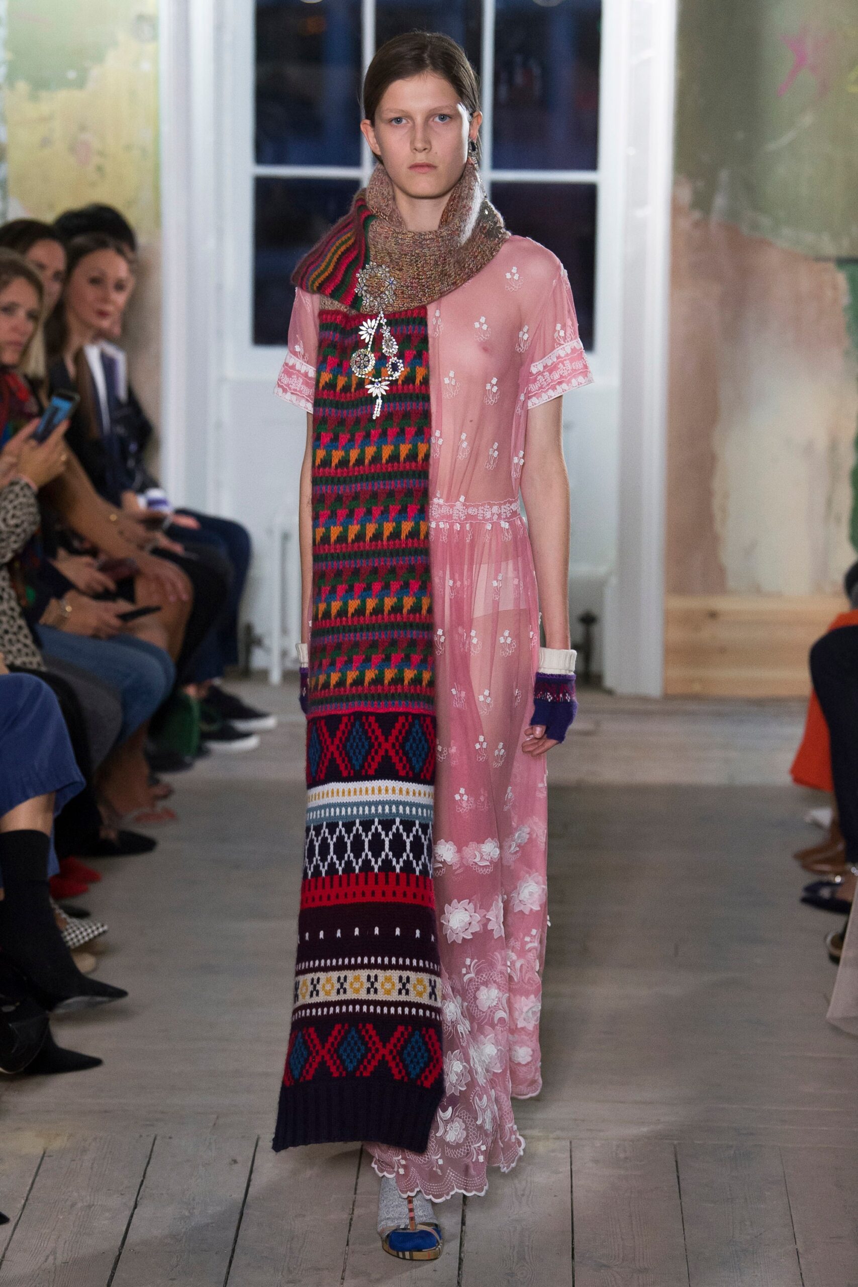 Burberry F/W 17 Look 608