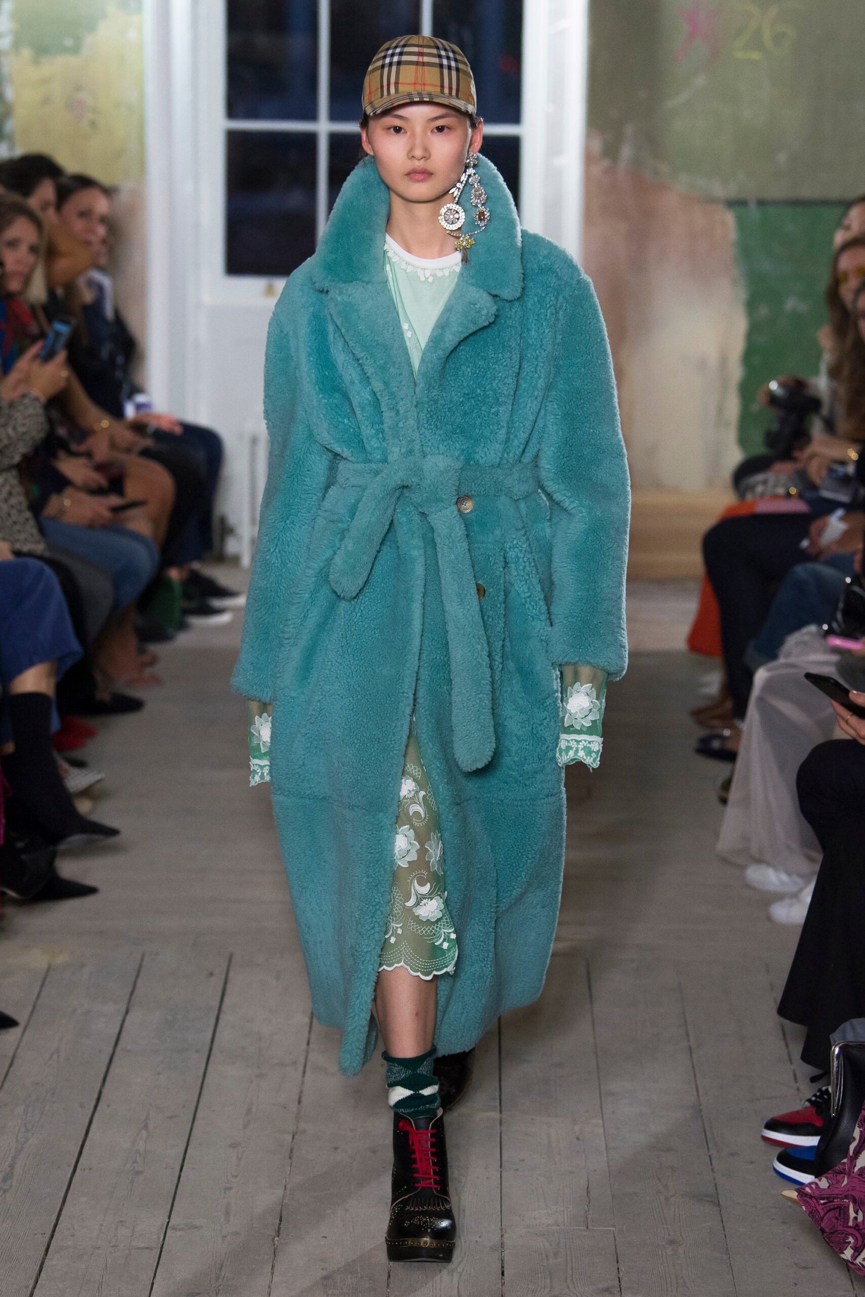Burberry F/W 17 Look 619
