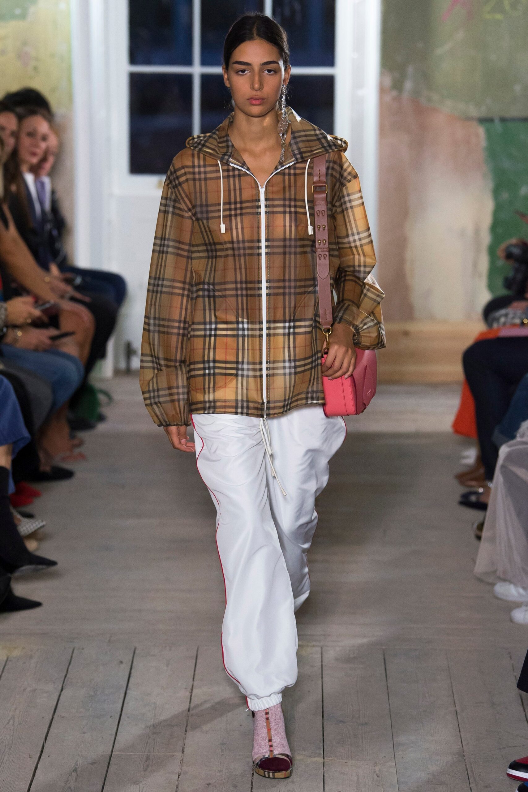 Burberry F/W 17 Look 634