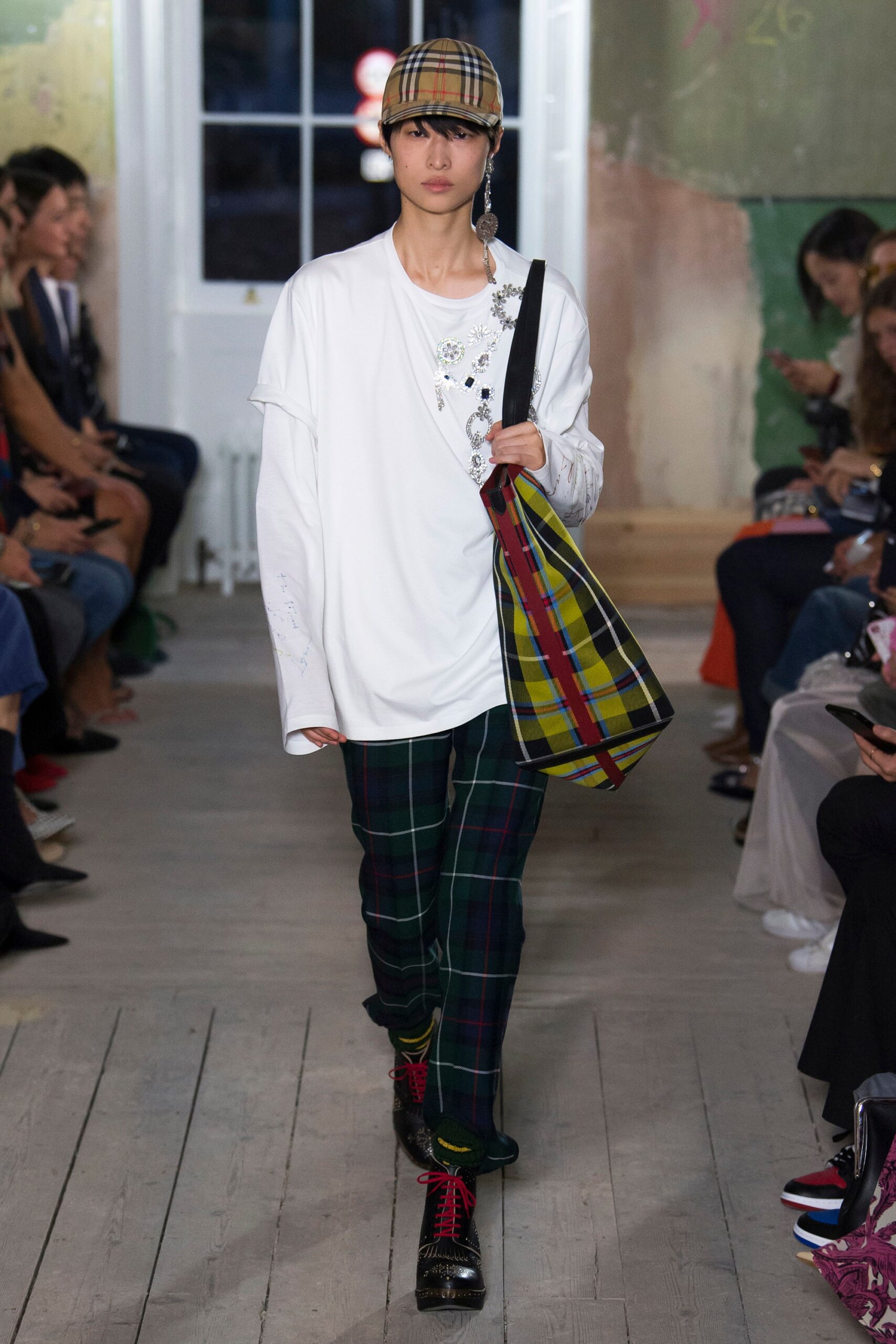 Burberry F/W 17 Look 635