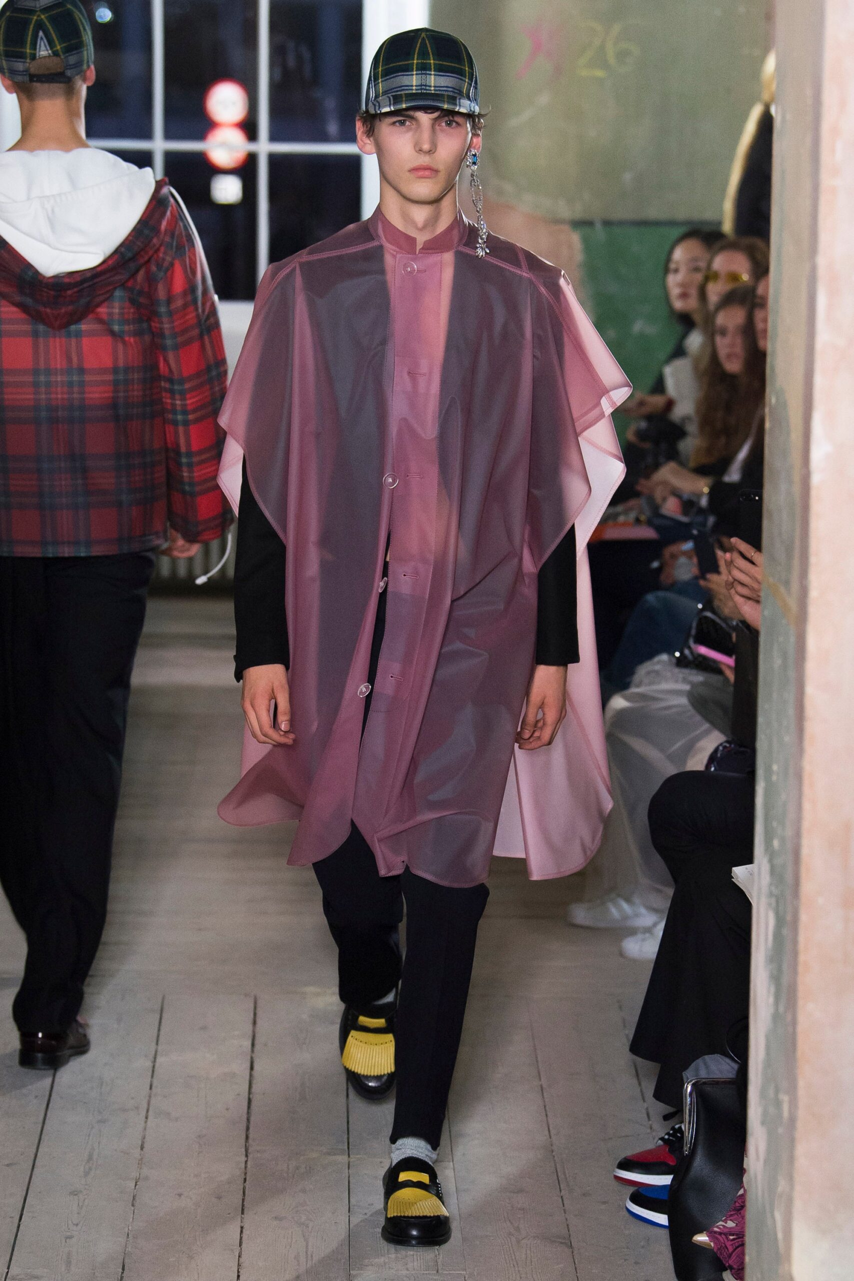 Burberry F/W 17 Look 690