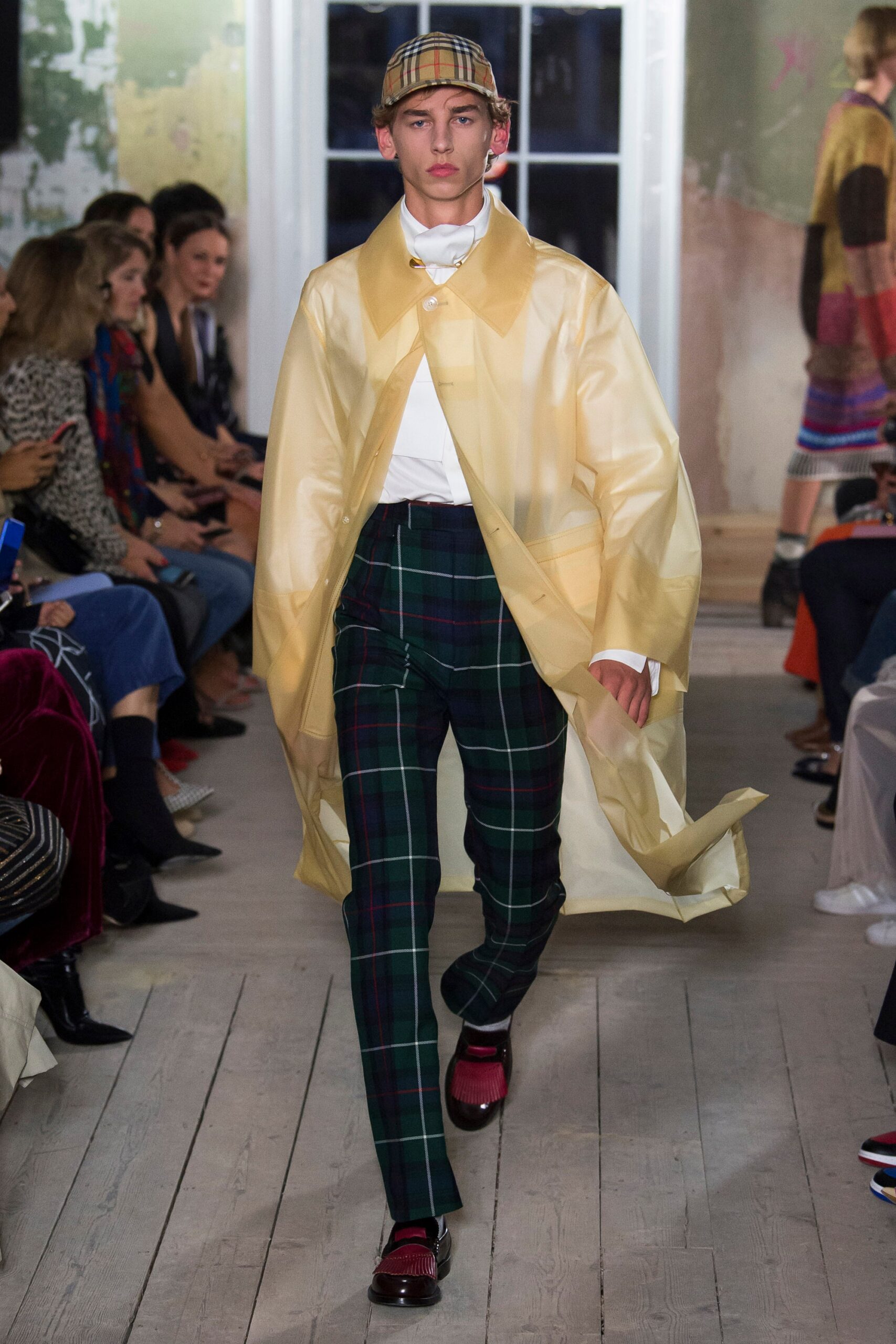 Burberry F/W 17 Look 705