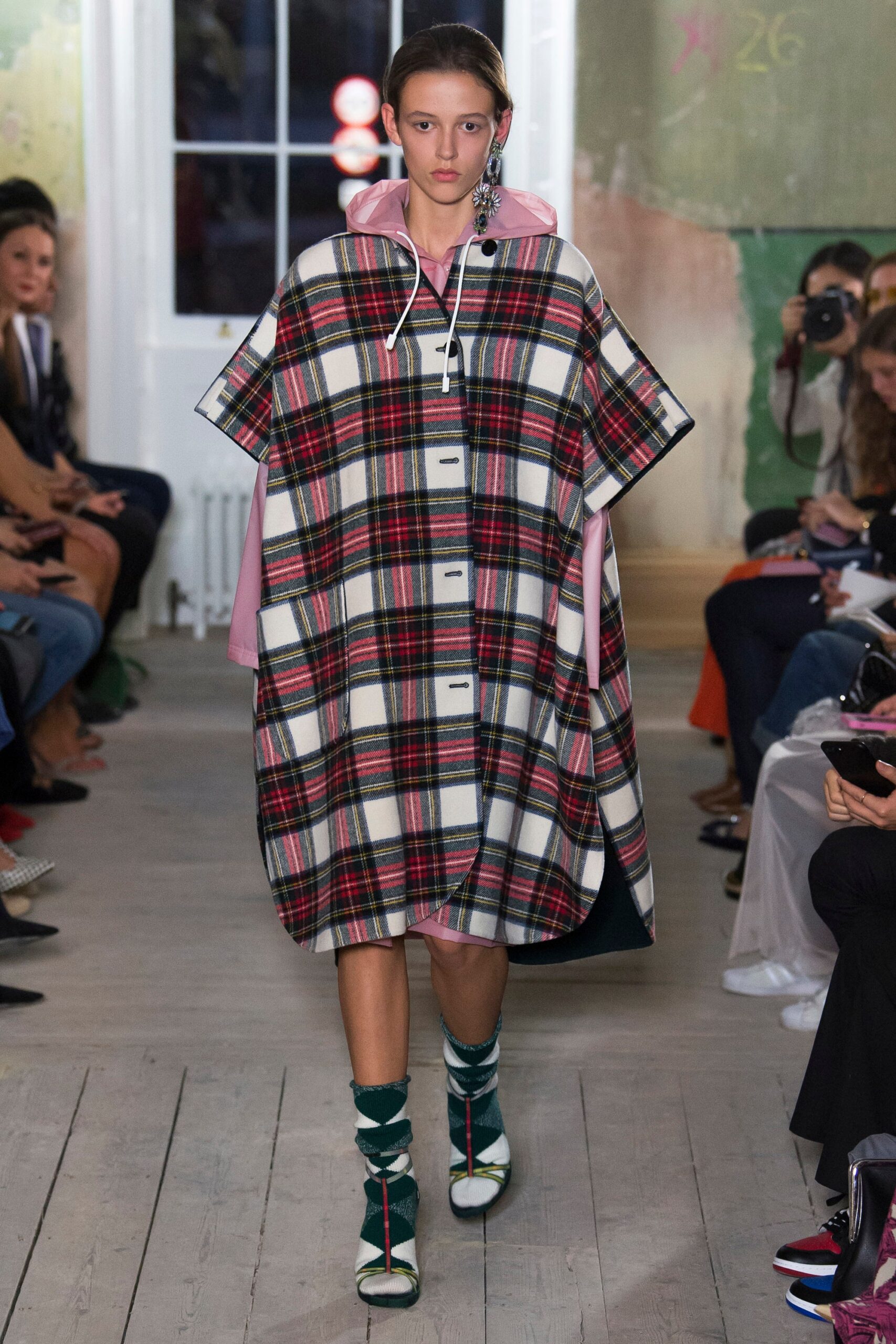 Burberry F/W 17 Look 719