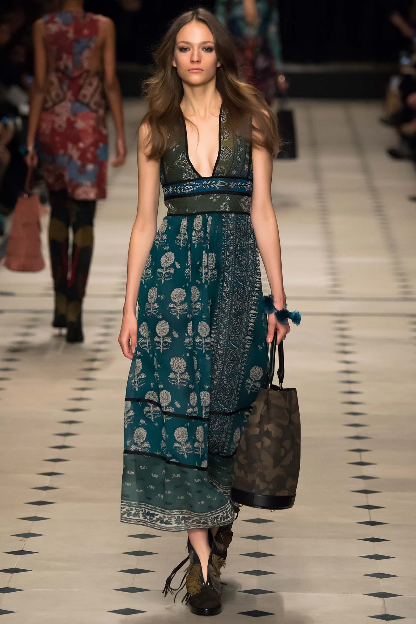 Burberry F/W 15 Look 34