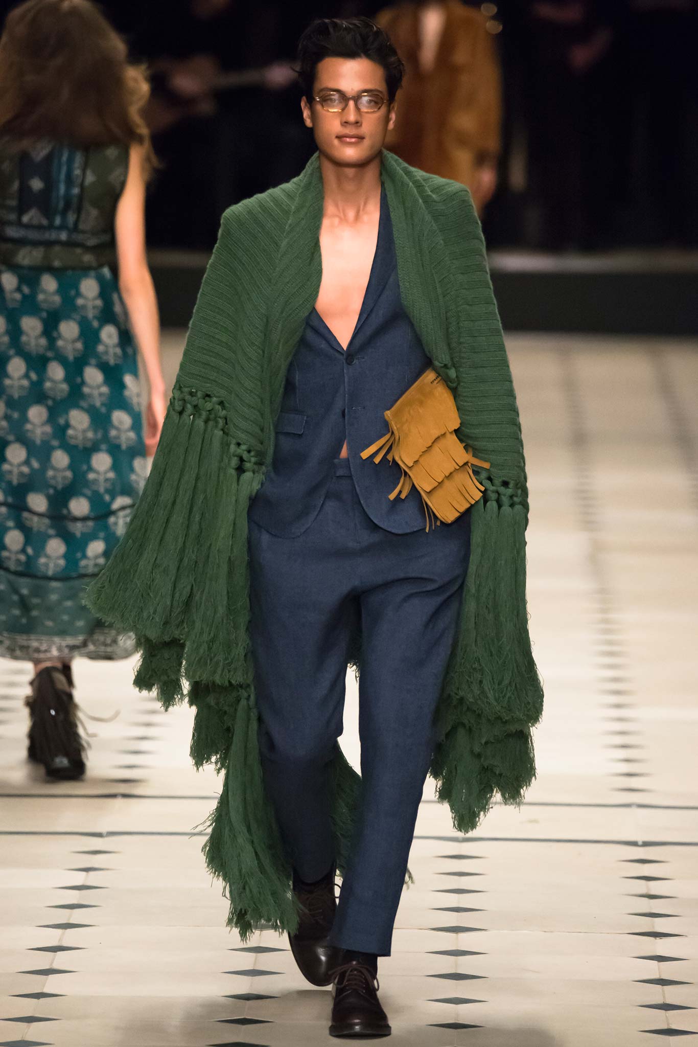 Burberry F/W 15 Look 46