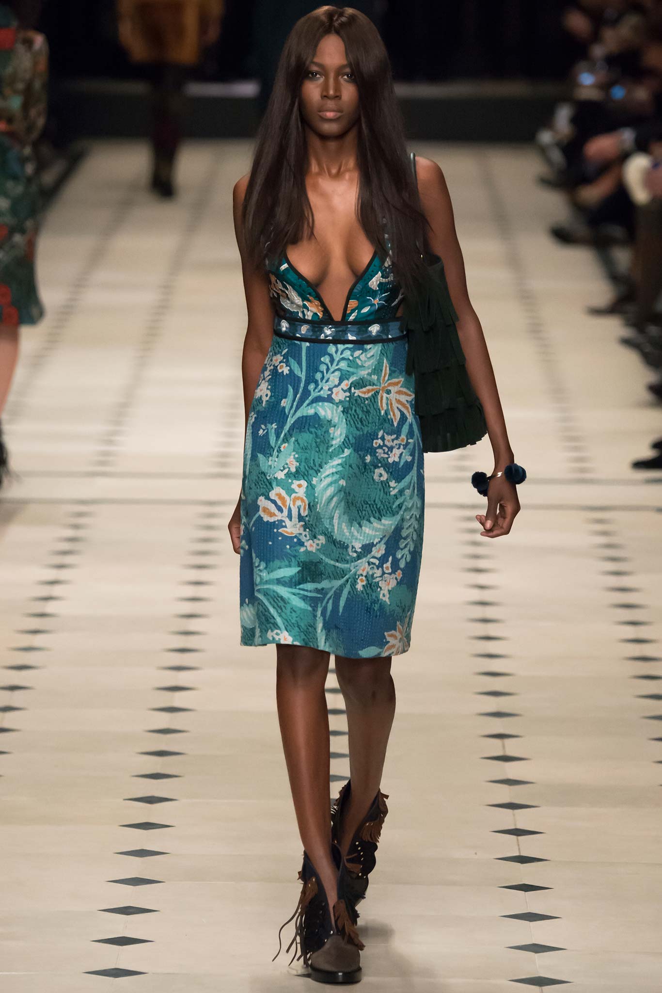 Burberry F/W 15 Look 64
