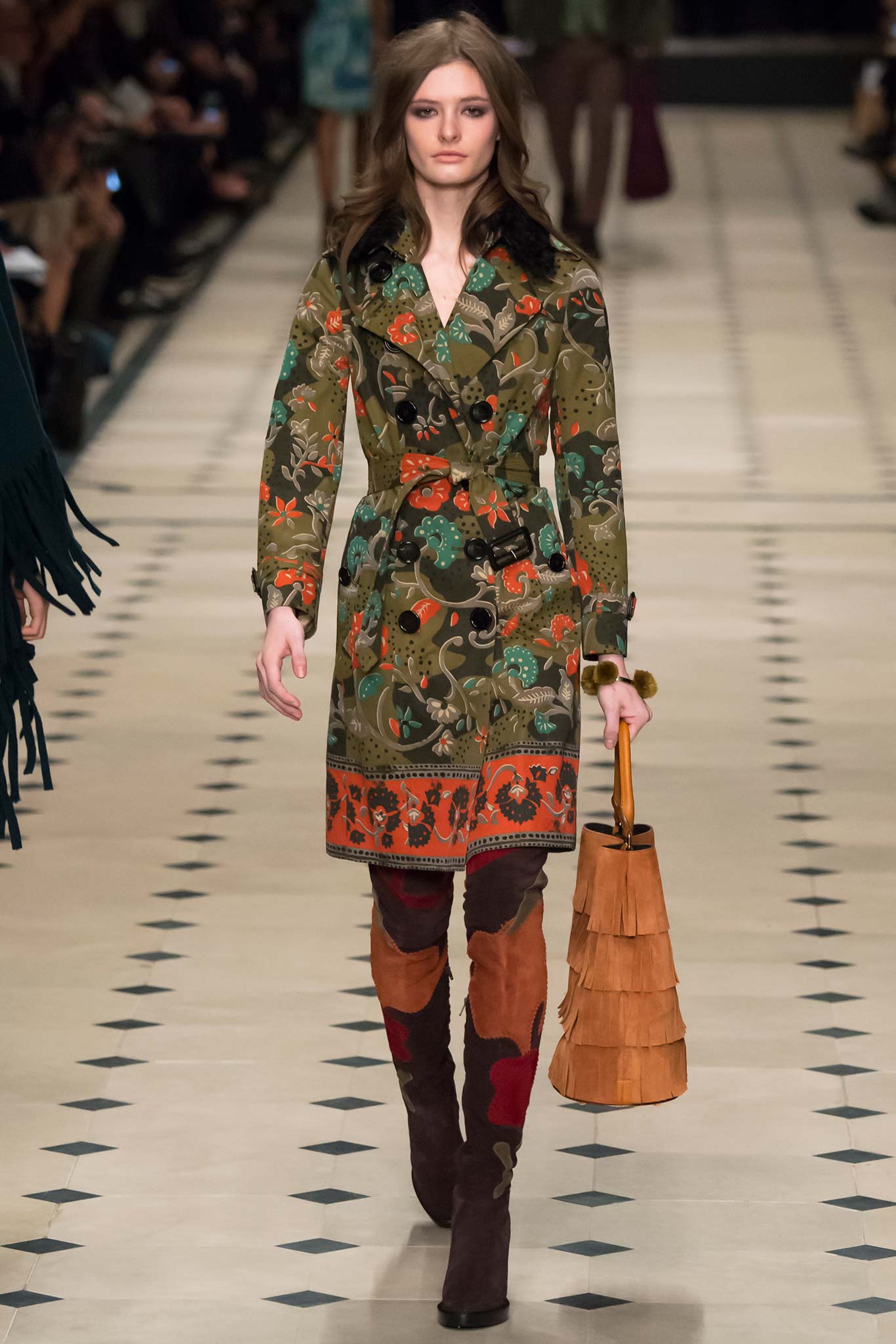 Burberry F/W 15 Look 76