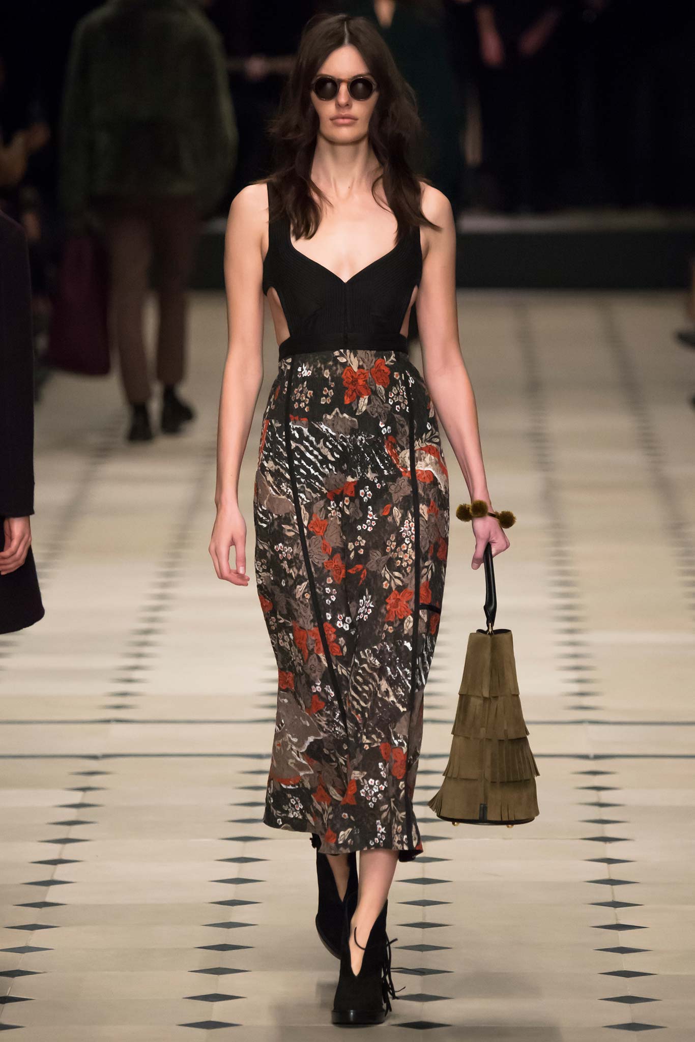 Burberry F/W 15 Look 95