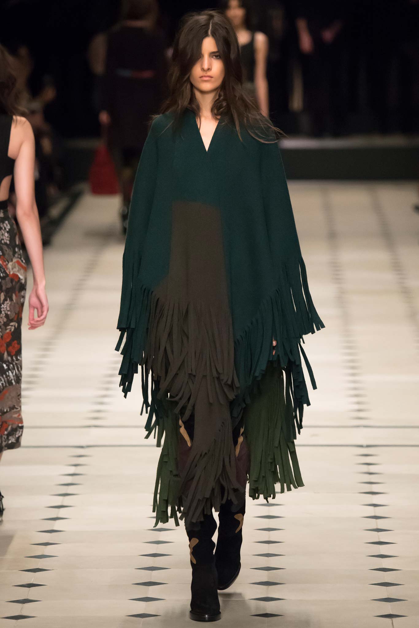 Burberry F/W 15 Look 100