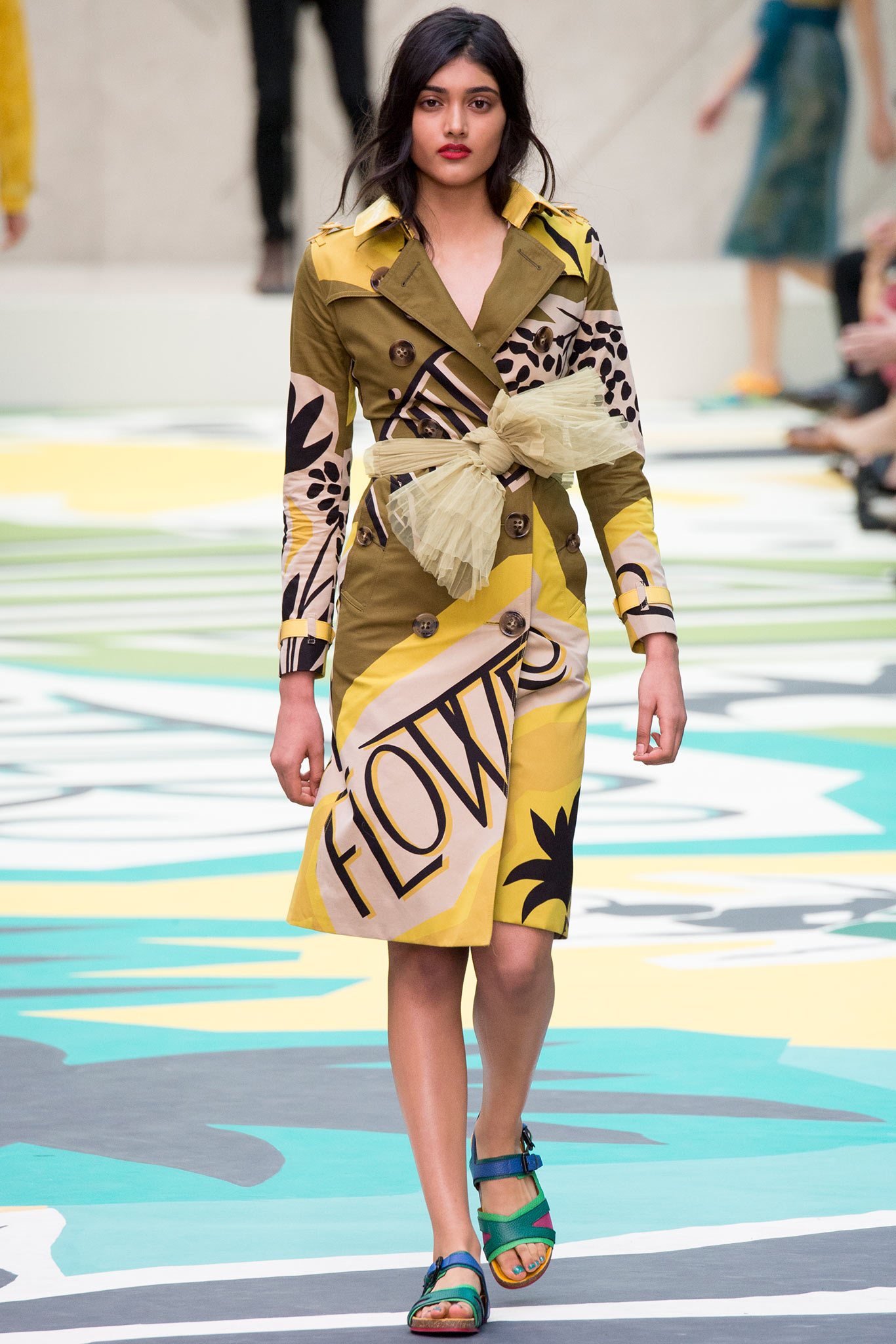 Burberry S/S 15 Look 135