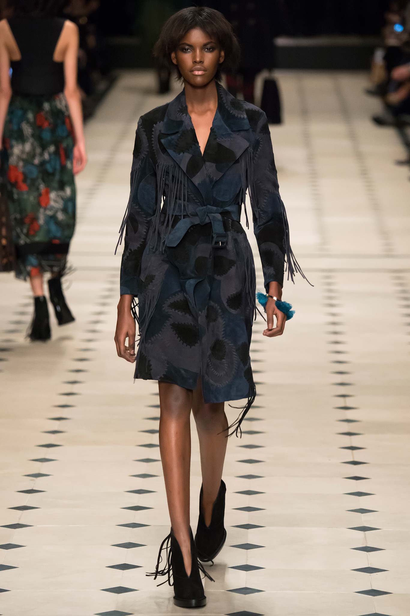 Burberry F/W 15 Look 112