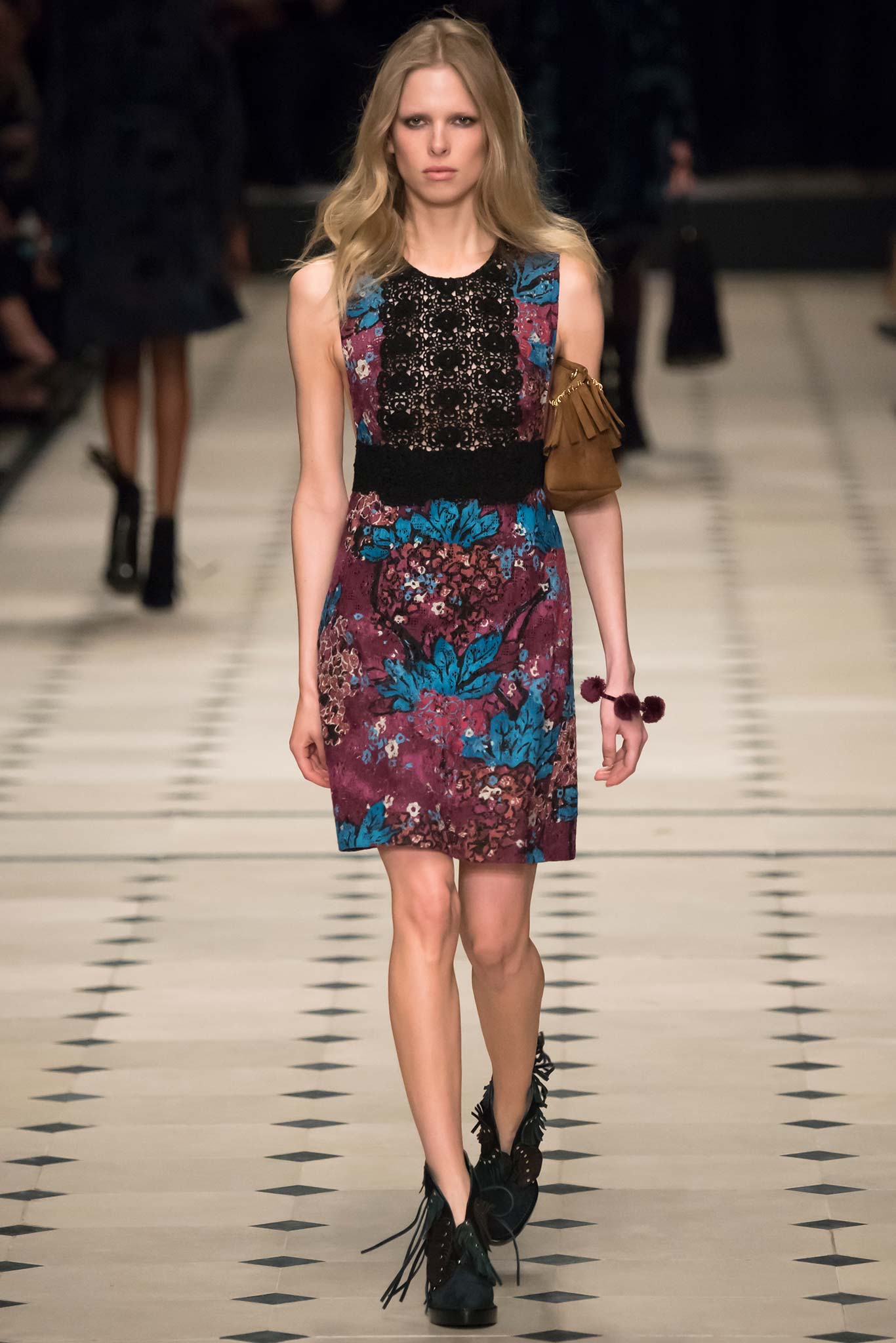 Burberry F/W 15 Look 124